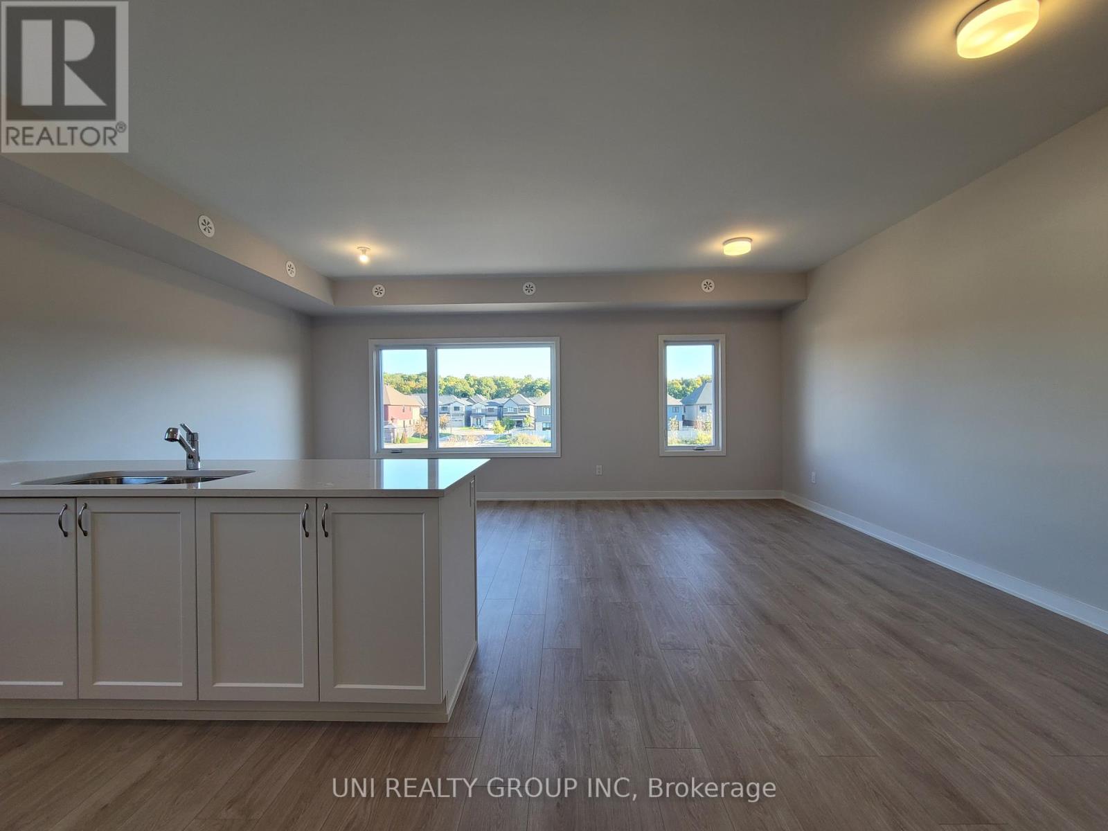 812 Mishi Private, Ottawa, Ontario  K1K 5C5 - Photo 11 - X12417564