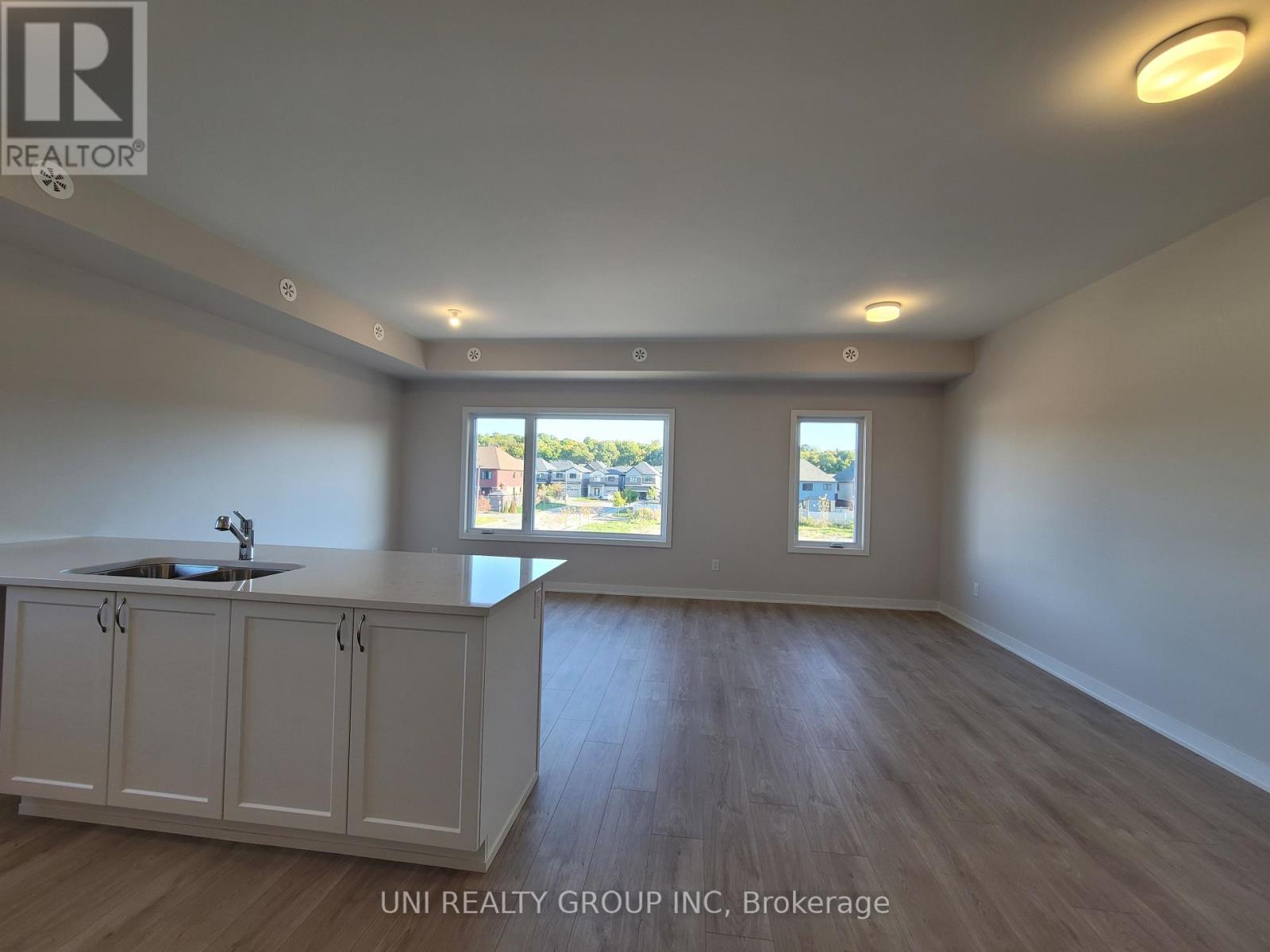 812 Mishi Private, Ottawa, Ontario  K1K 5C5 - Photo 12 - X12417564
