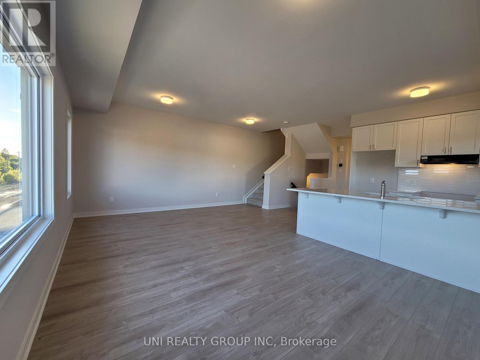 812 Mishi Private, Ottawa, Ontario  K1K 5C5 - Photo 15 - X12417564