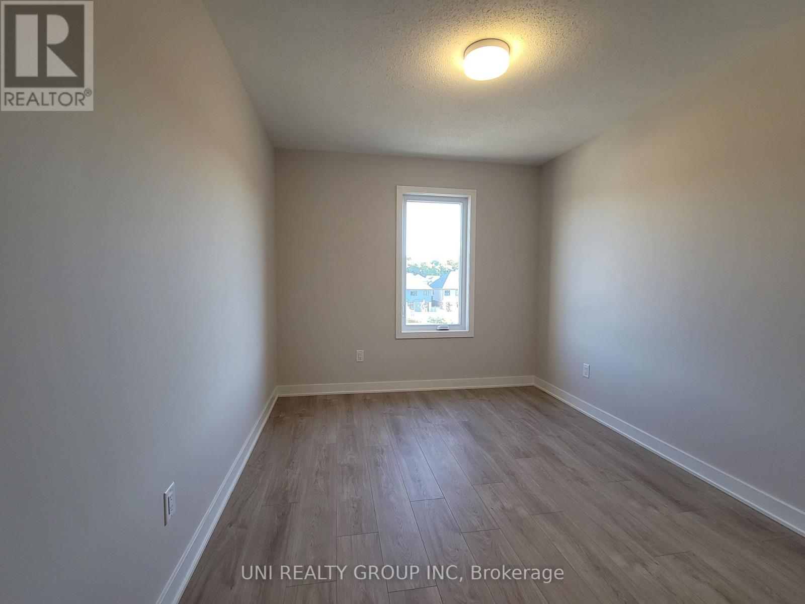 812 Mishi Private, Ottawa, Ontario  K1K 5C5 - Photo 31 - X12417564