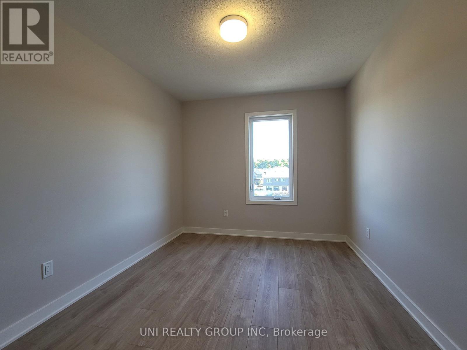 812 Mishi Private, Ottawa, Ontario  K1K 5C5 - Photo 35 - X12417564