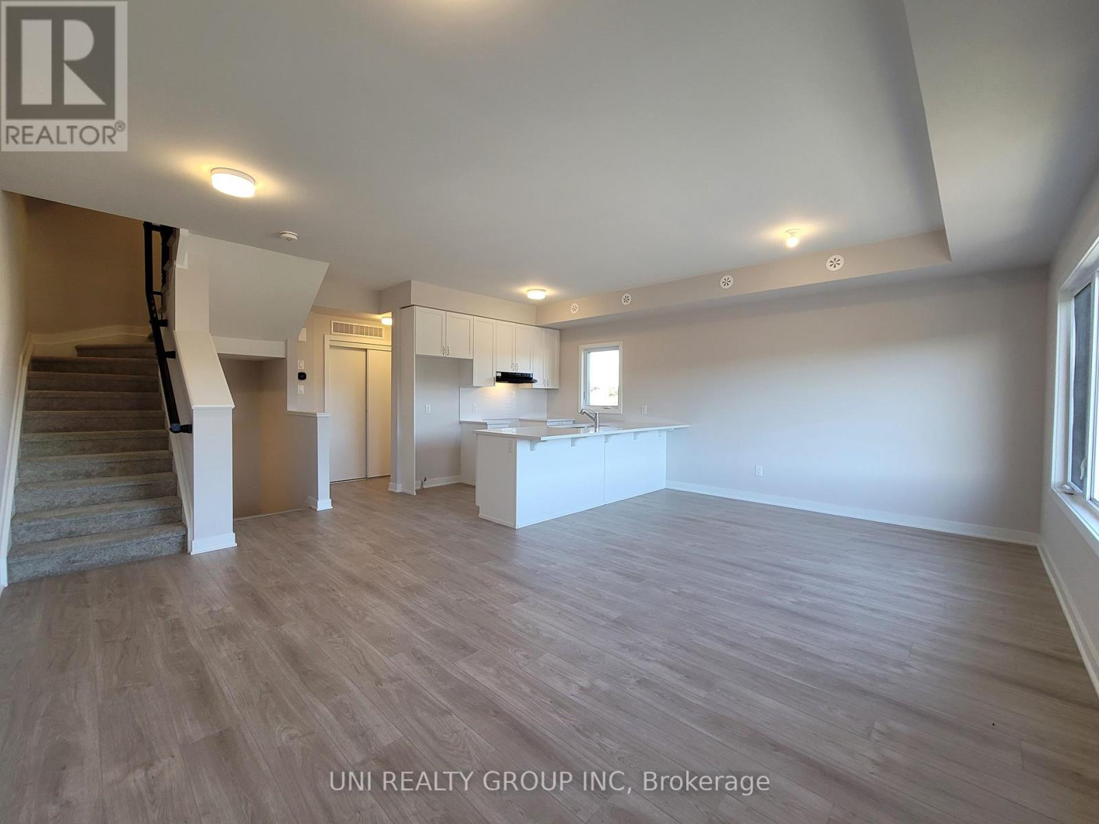 812 Mishi Private, Ottawa, Ontario  K1K 5C5 - Photo 7 - X12417564