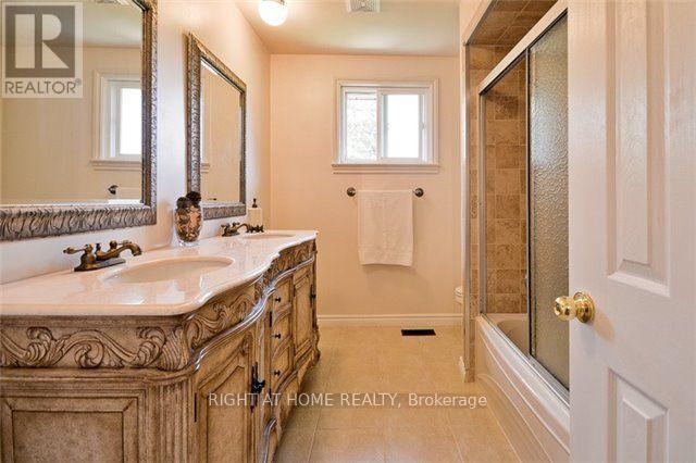 40 Rockland Drive, Toronto, Ontario  M2M 2Y9 - Photo 12 - C12417555