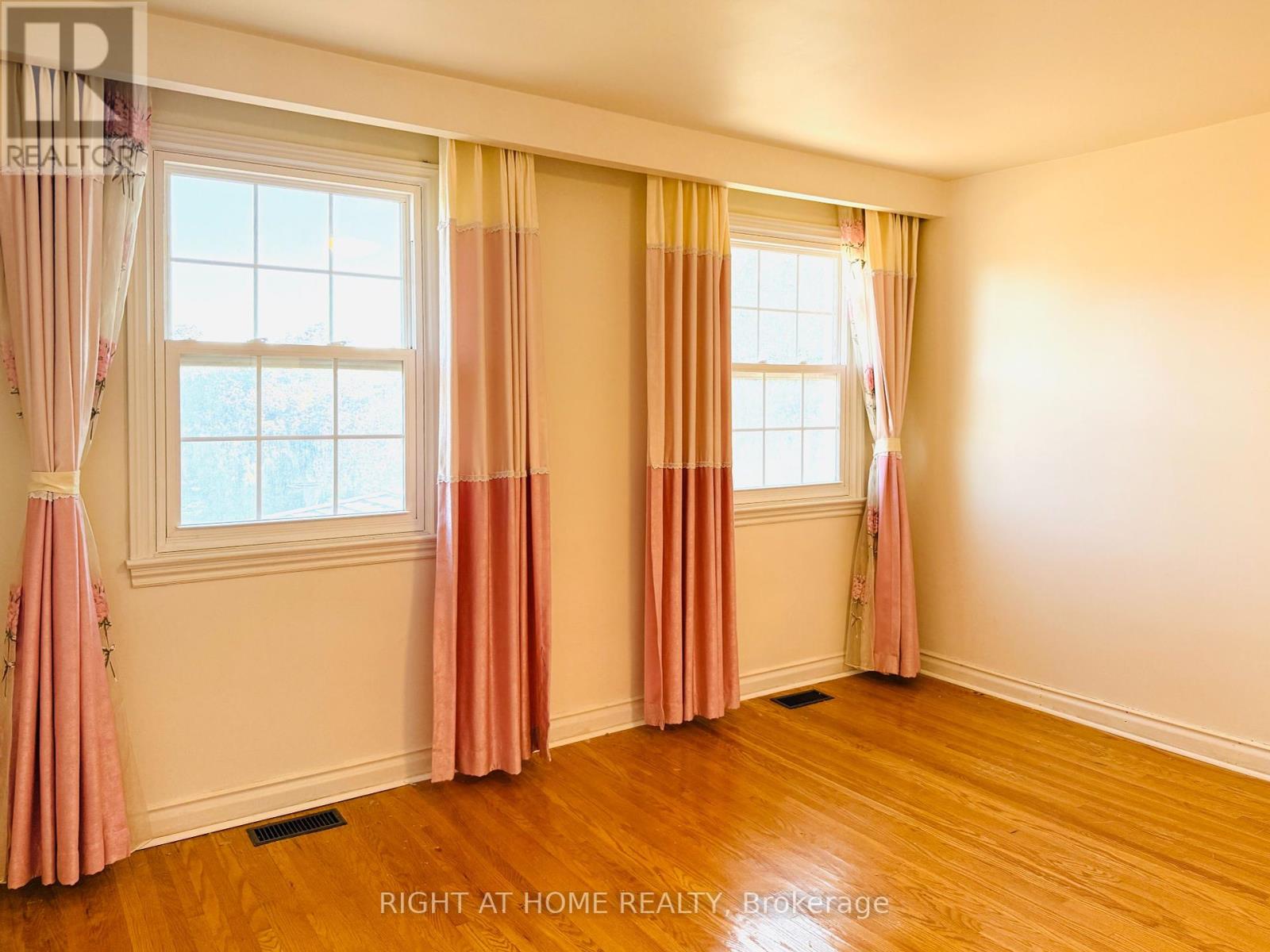 40 Rockland Drive, Toronto, Ontario  M2M 2Y9 - Photo 15 - C12417555