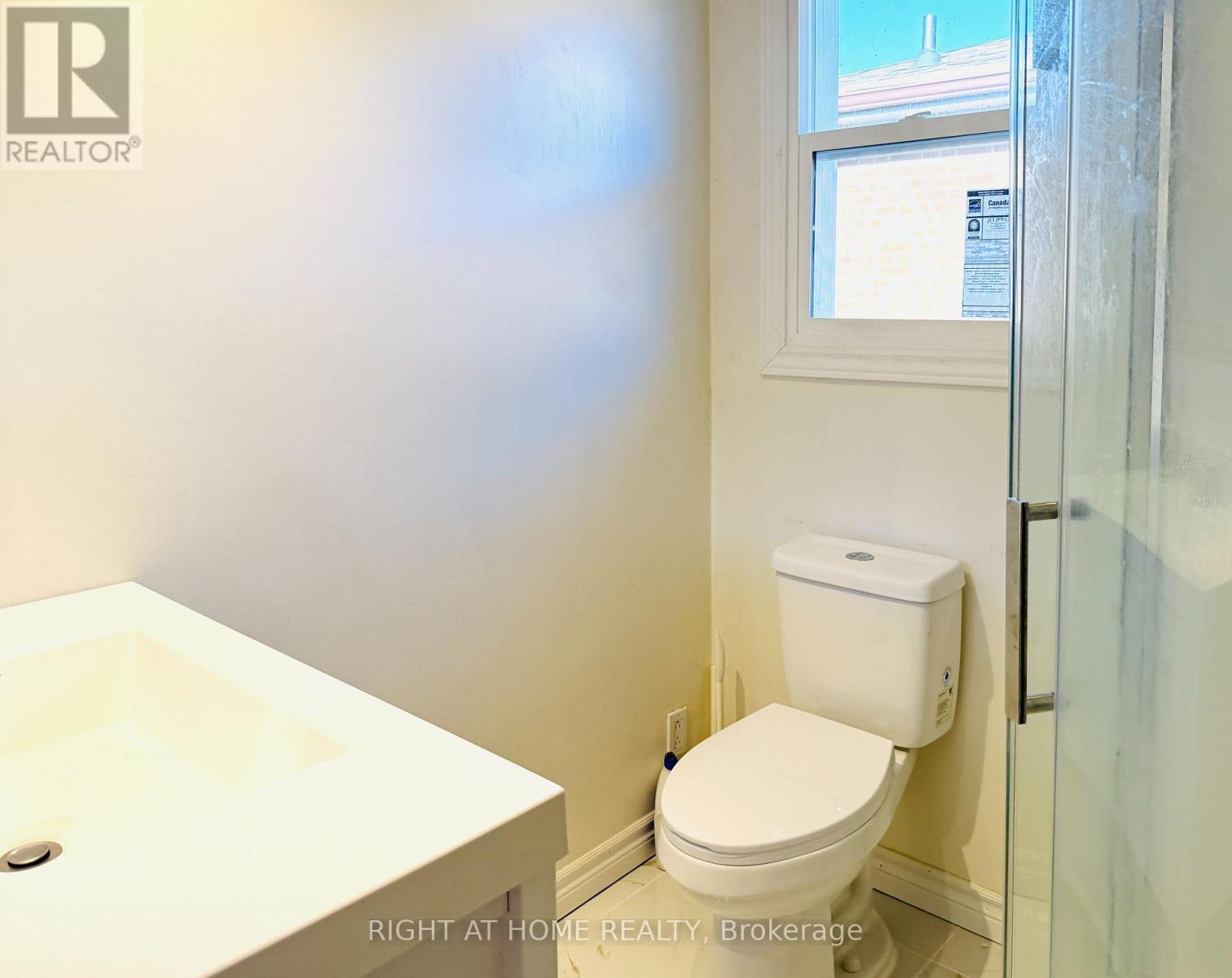 40 Rockland Drive, Toronto, Ontario  M2M 2Y9 - Photo 16 - C12417555