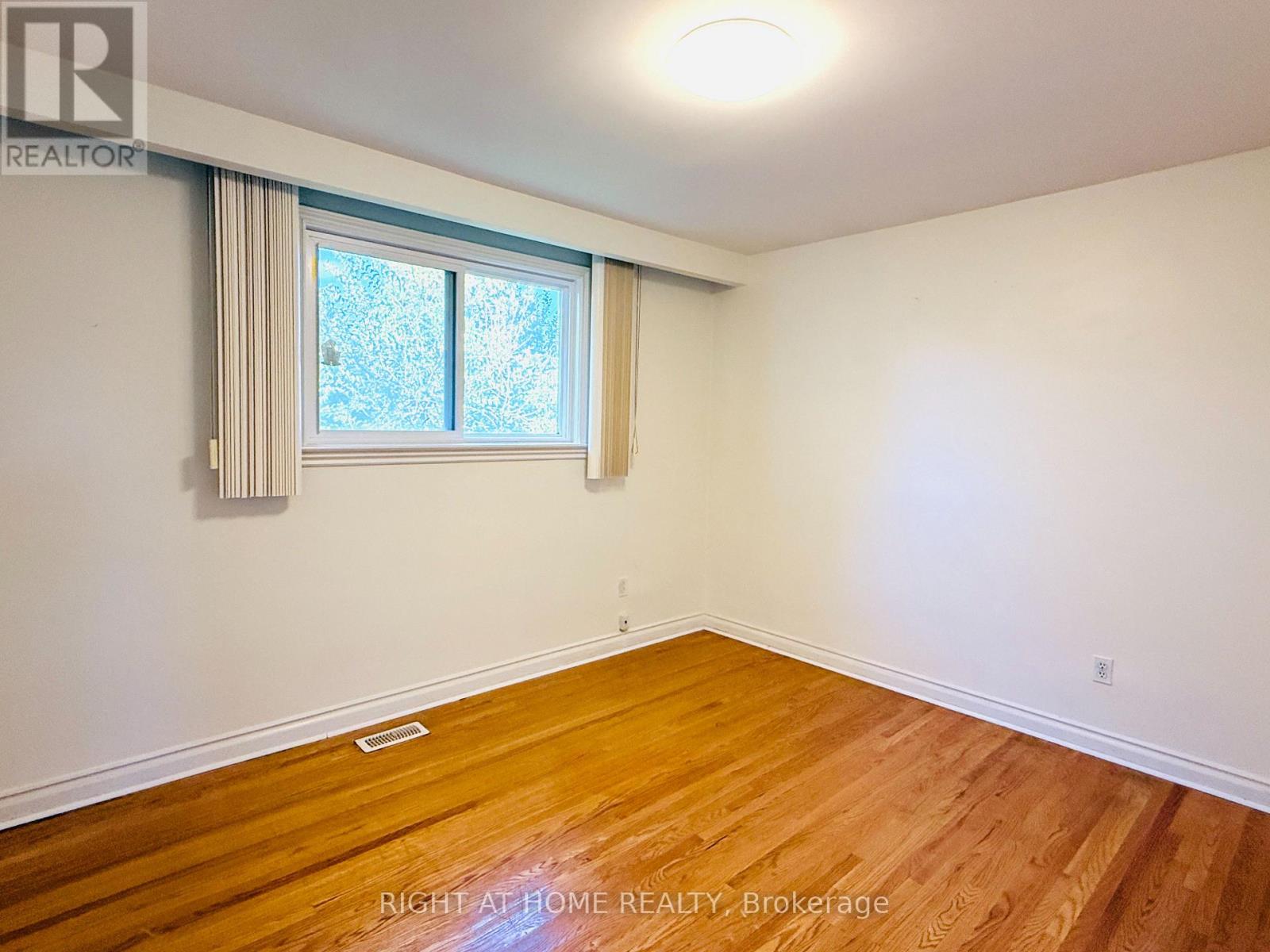40 Rockland Drive, Toronto, Ontario  M2M 2Y9 - Photo 18 - C12417555