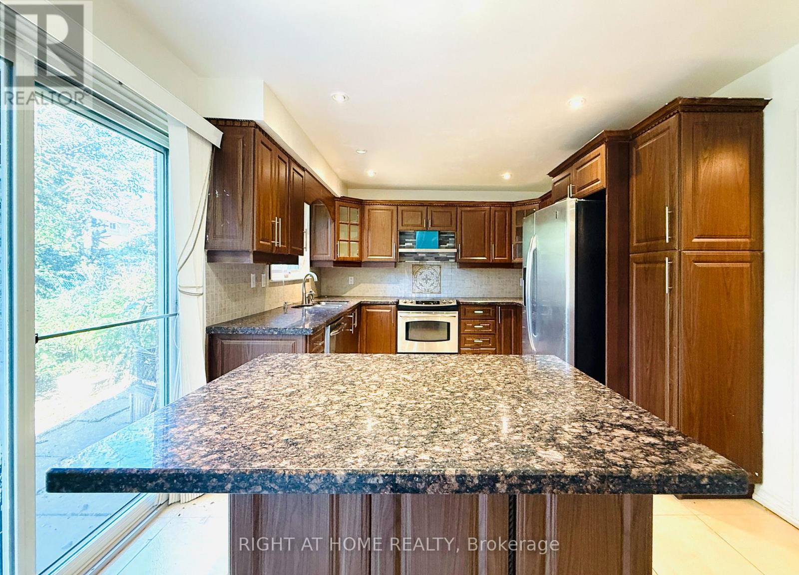 40 Rockland Drive, Toronto, Ontario  M2M 2Y9 - Photo 3 - C12417555