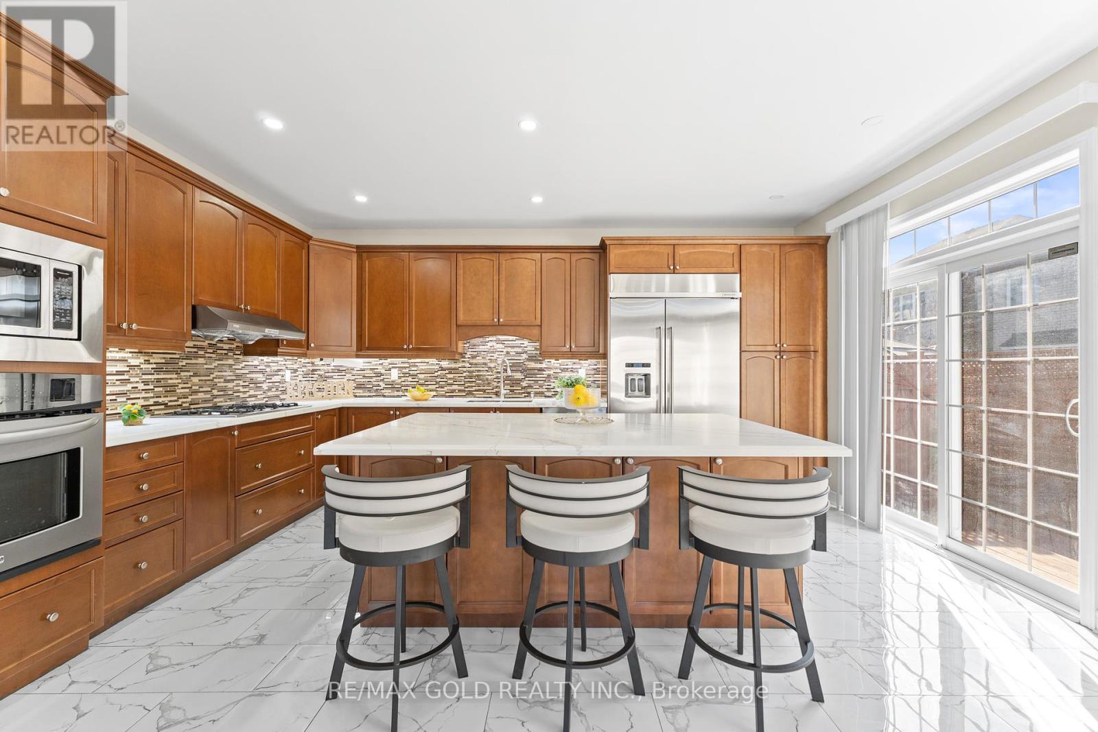 2 Helman Road, Brampton, Ontario  L6R 0R4 - Photo 14 - W12417556
