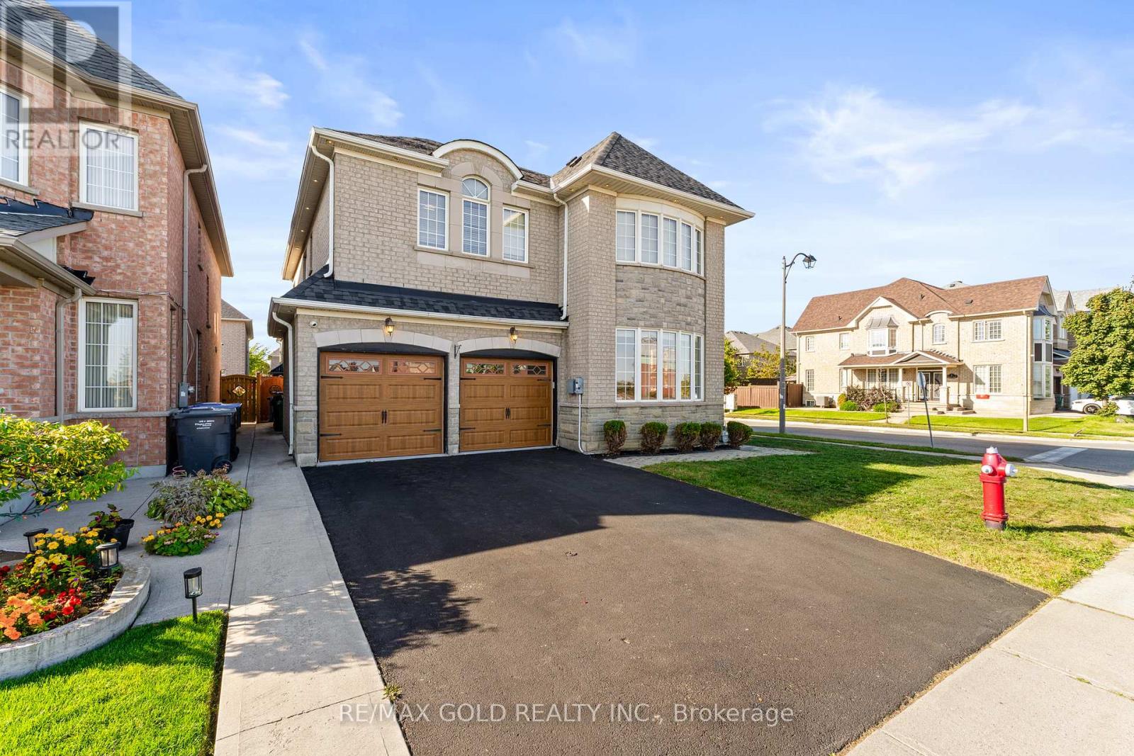 2 Helman Road, Brampton, Ontario  L6R 0R4 - Photo 2 - W12417556
