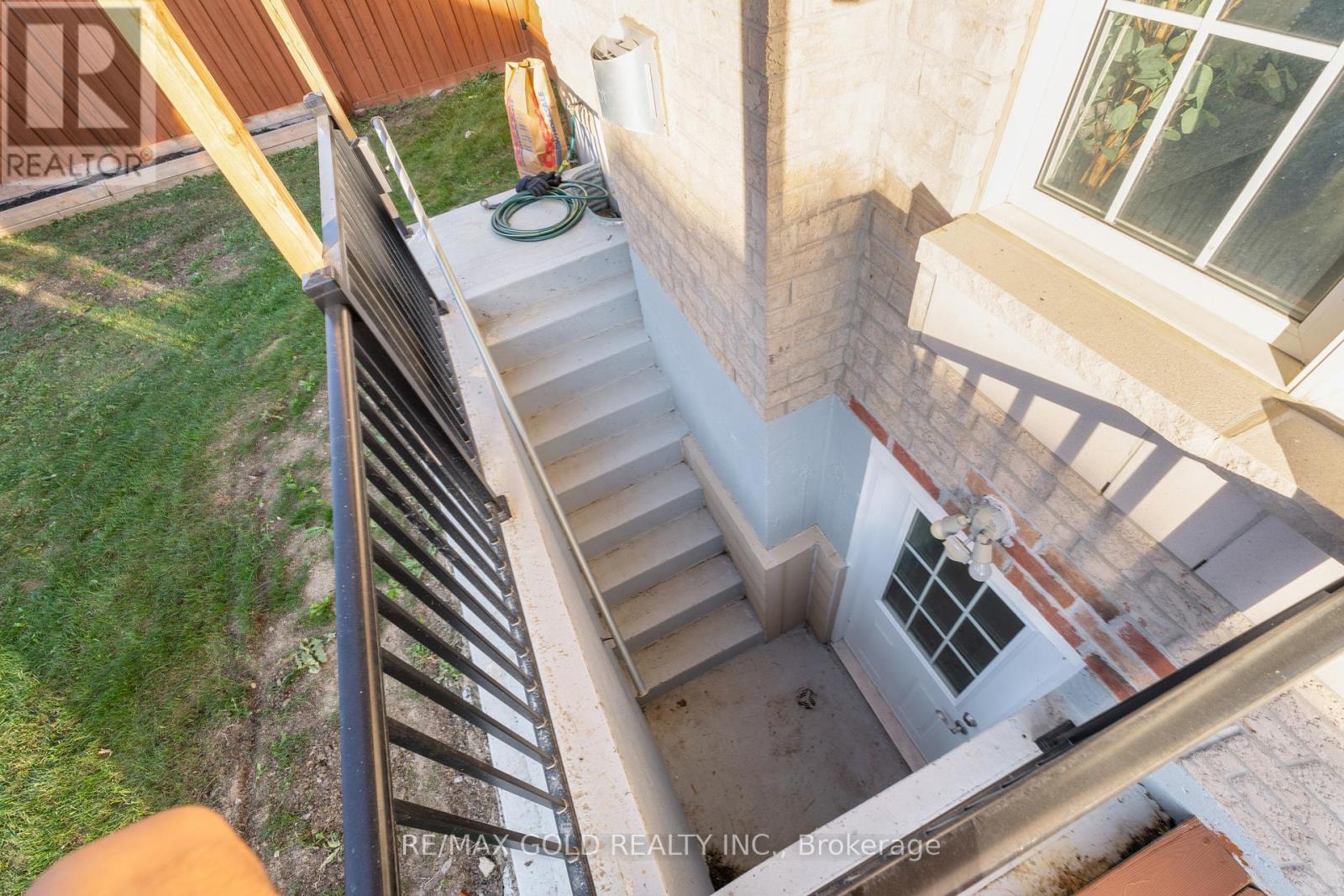 2 Helman Road, Brampton, Ontario  L6R 0R4 - Photo 36 - W12417556