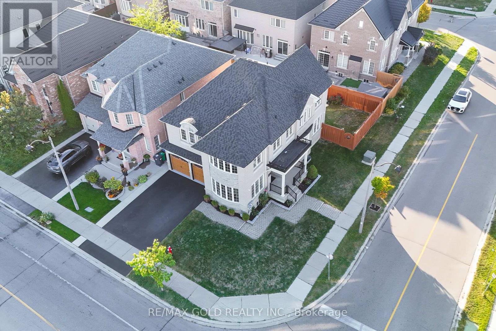 2 Helman Road, Brampton, Ontario  L6R 0R4 - Photo 6 - W12417556