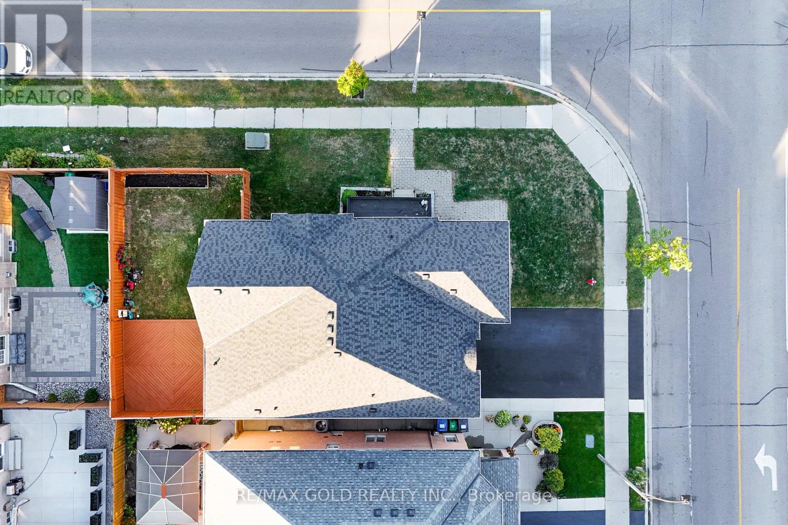 2 Helman Road, Brampton, Ontario  L6R 0R4 - Photo 7 - W12417556