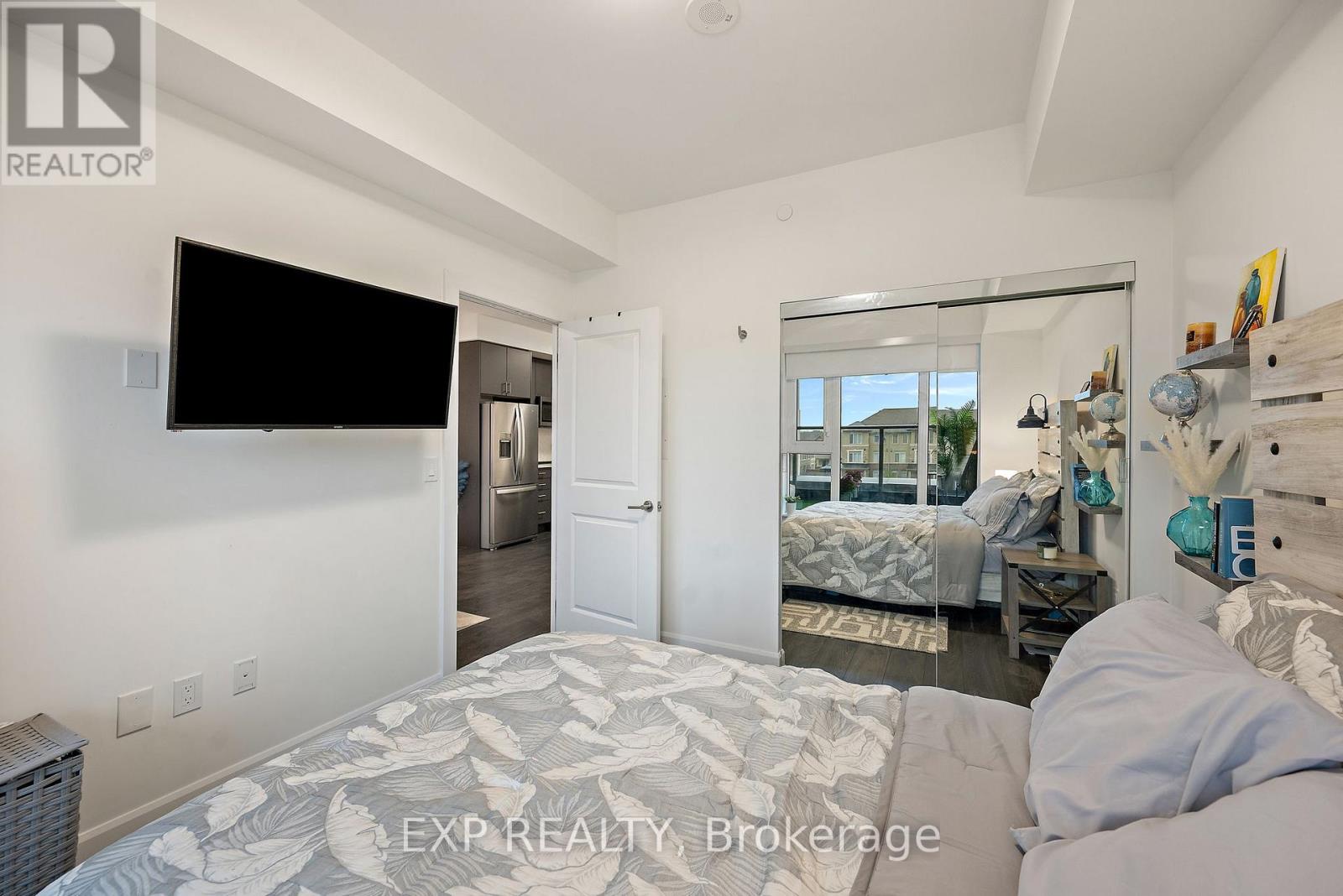 327 - 3200 William Coltson Avenue, Oakville, Ontario  L6H 7B9 - Photo 15 - W12345844