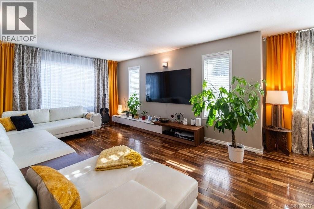 Property at 749 Marchmont Rd image 1