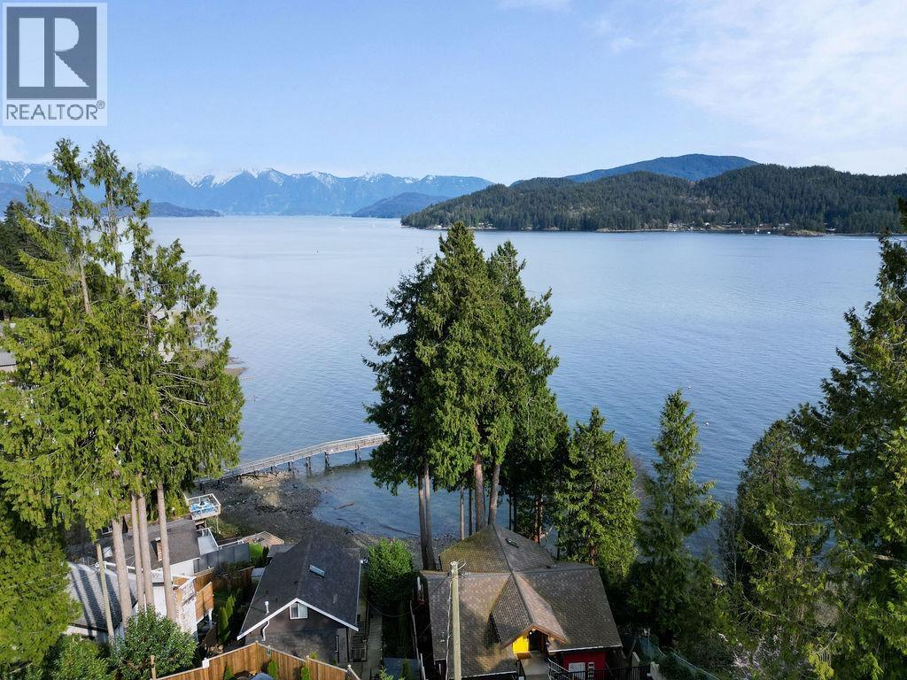 790 Marine Drive, Gibsons, British Columbia  V0N 1V1 - Photo 2 - R2984352
