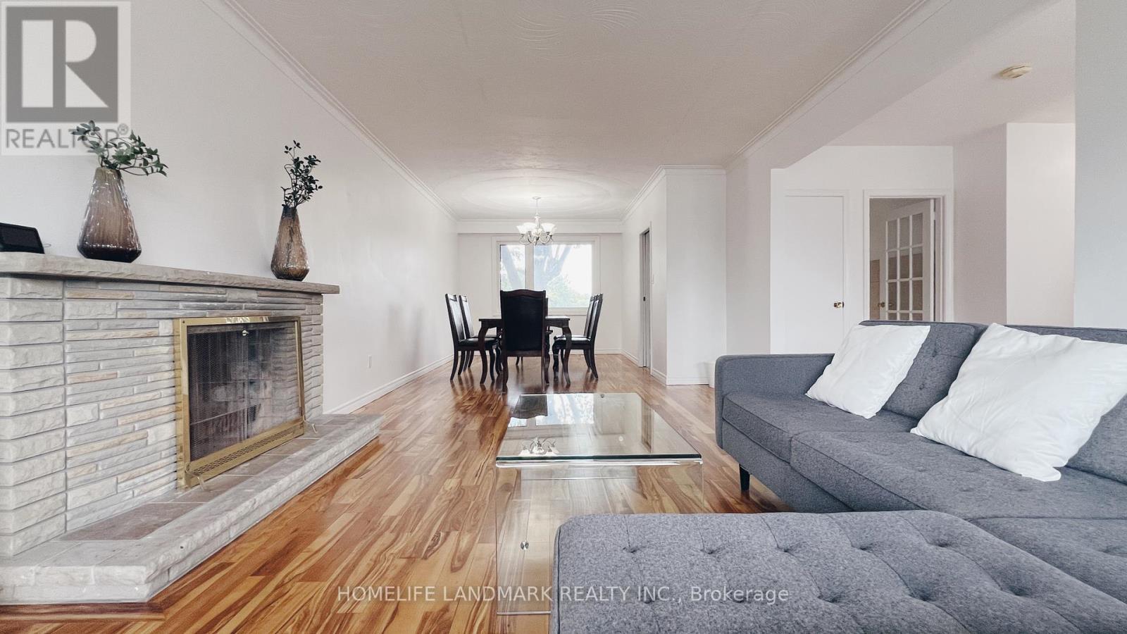 10 Silverview Drive, Toronto, Ontario  M2M 2B3 - Photo 2 - C12417579
