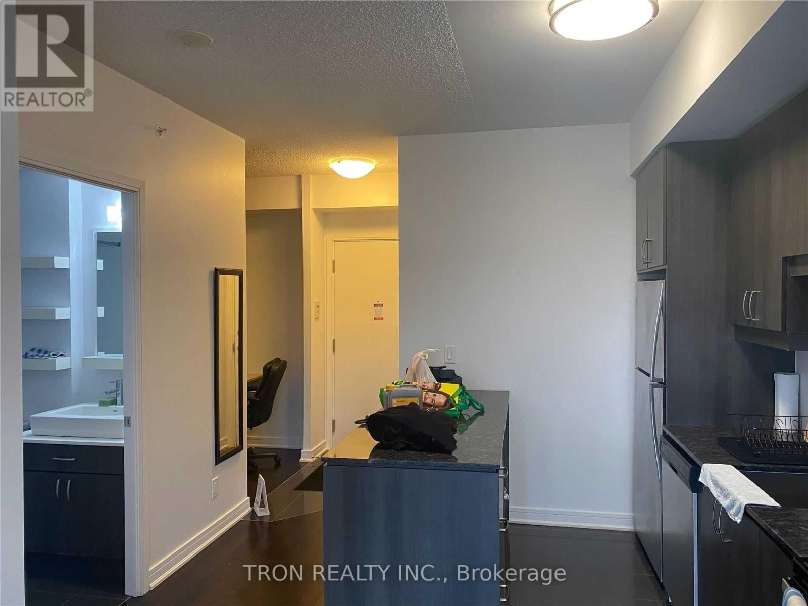 703 - 9199 Yonge Street, Richmond Hill, Ontario  L4C 1H7 - Photo 5 - N12417581
