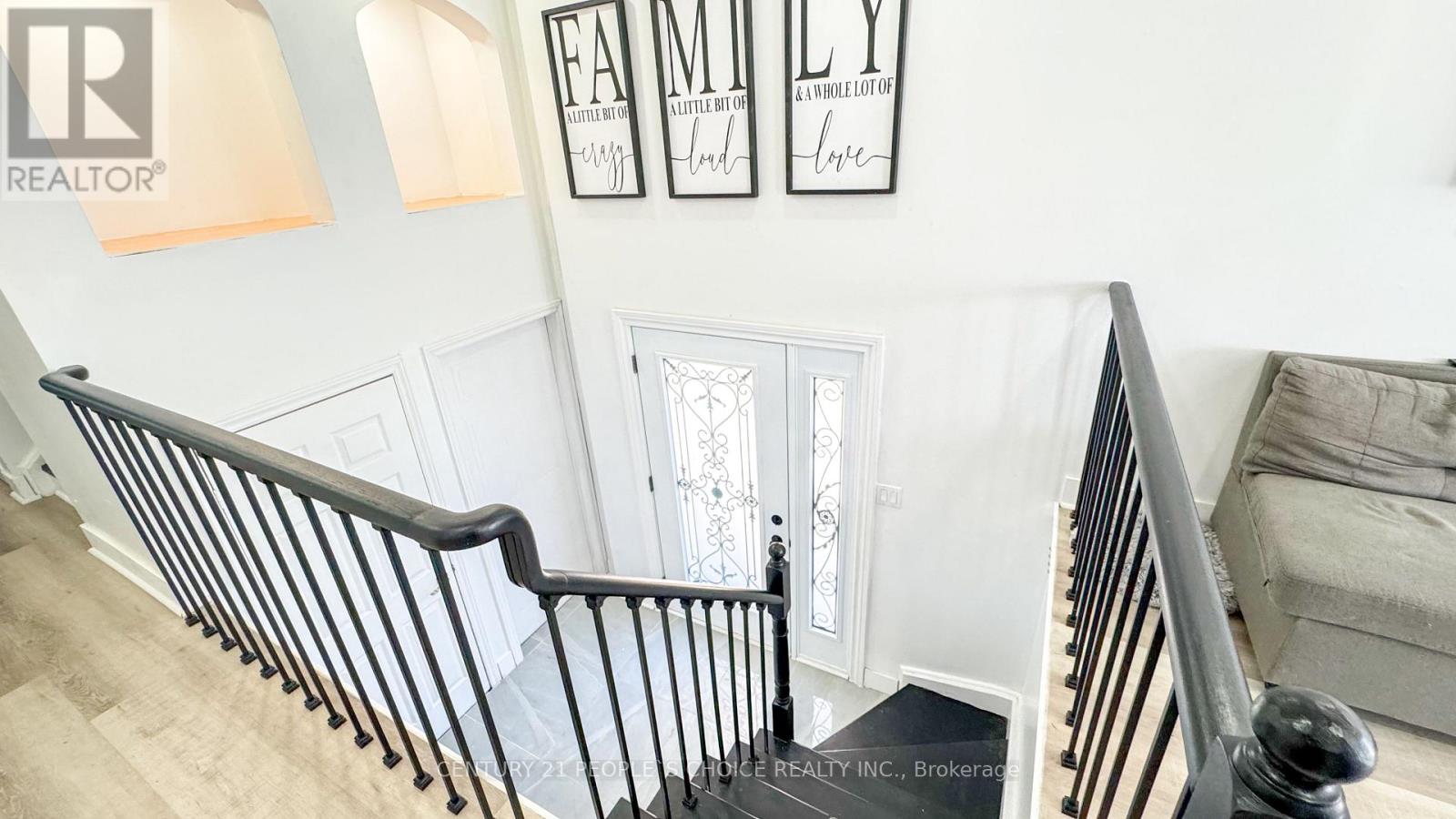 18 Ward Drive, Barrie, Ontario  L4N 7N9 - Photo 2 - S12417573
