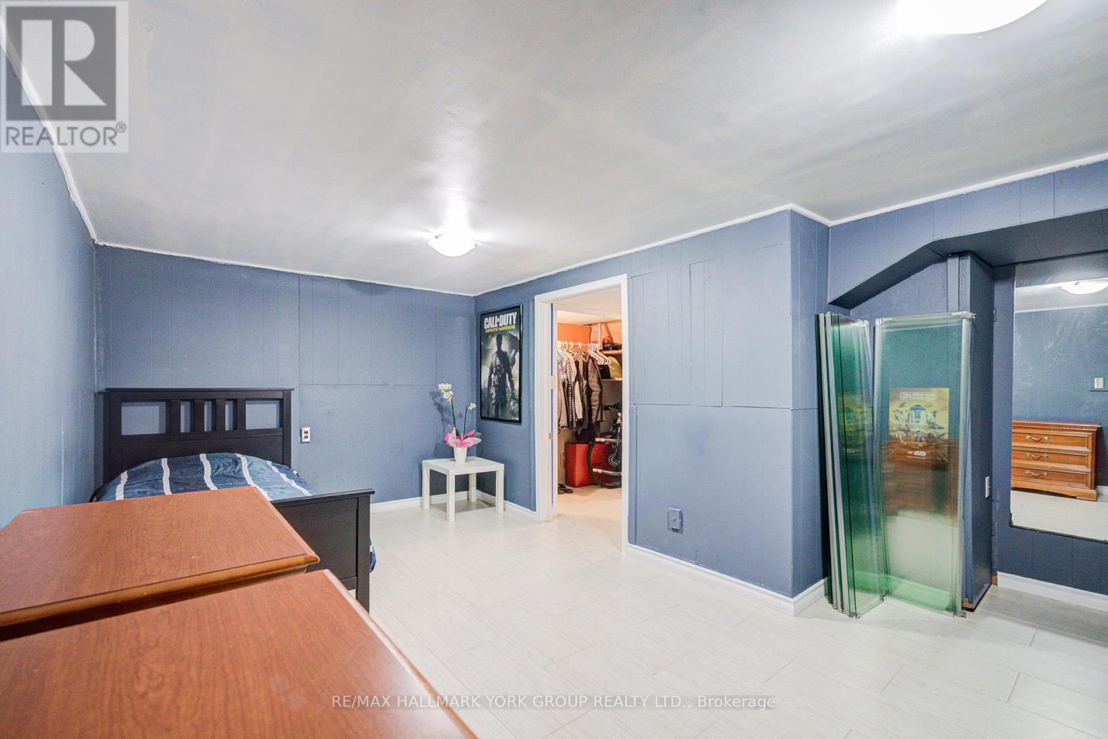 9 Bur Oak Way, Toronto (Glenfield-Jane Heights), Ontario  M3L 2G3 - Photo 18 - W12417565