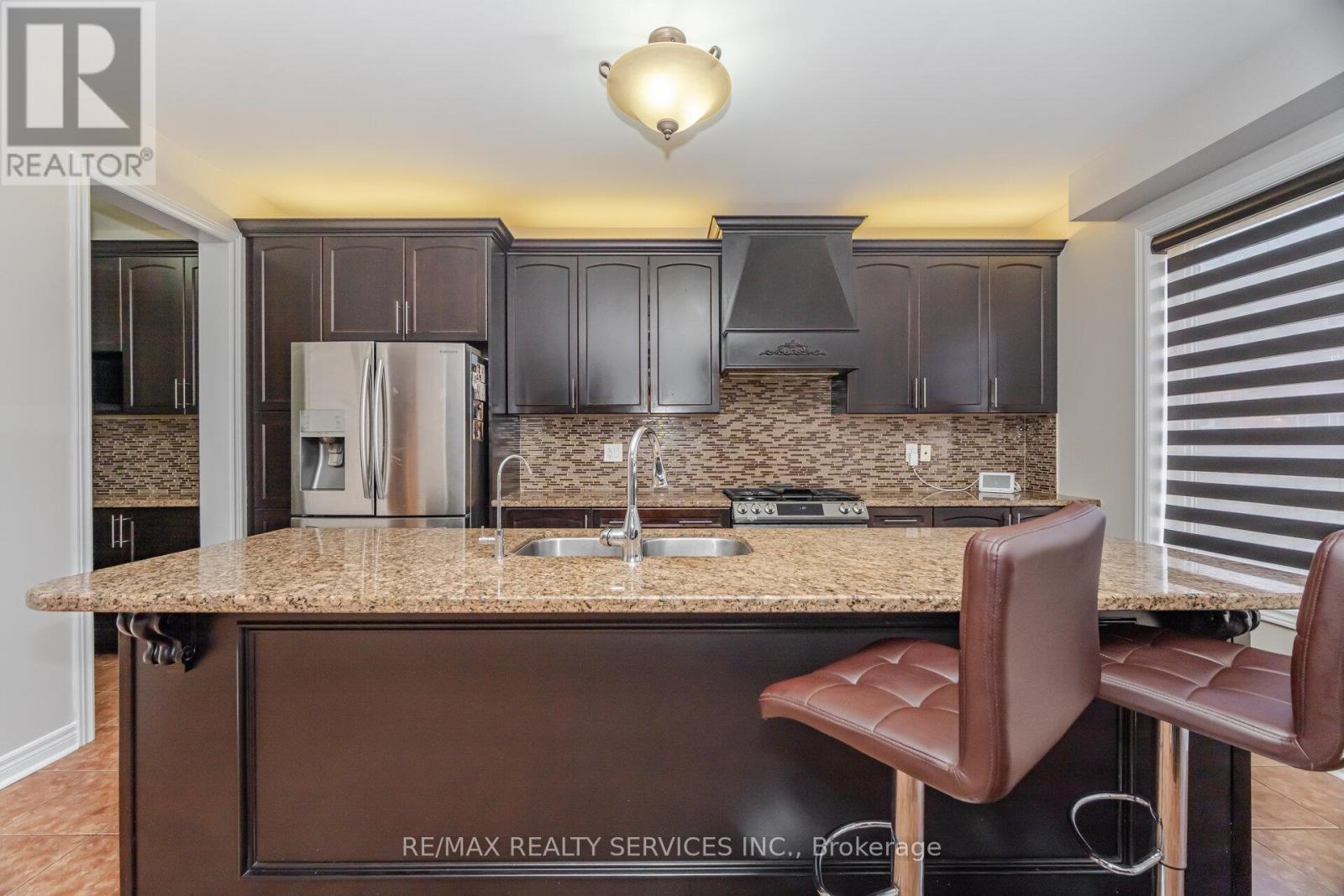 232 Sussexvale Drive, Brampton, Ontario  L6R 3S3 - Photo 12 - W12417576