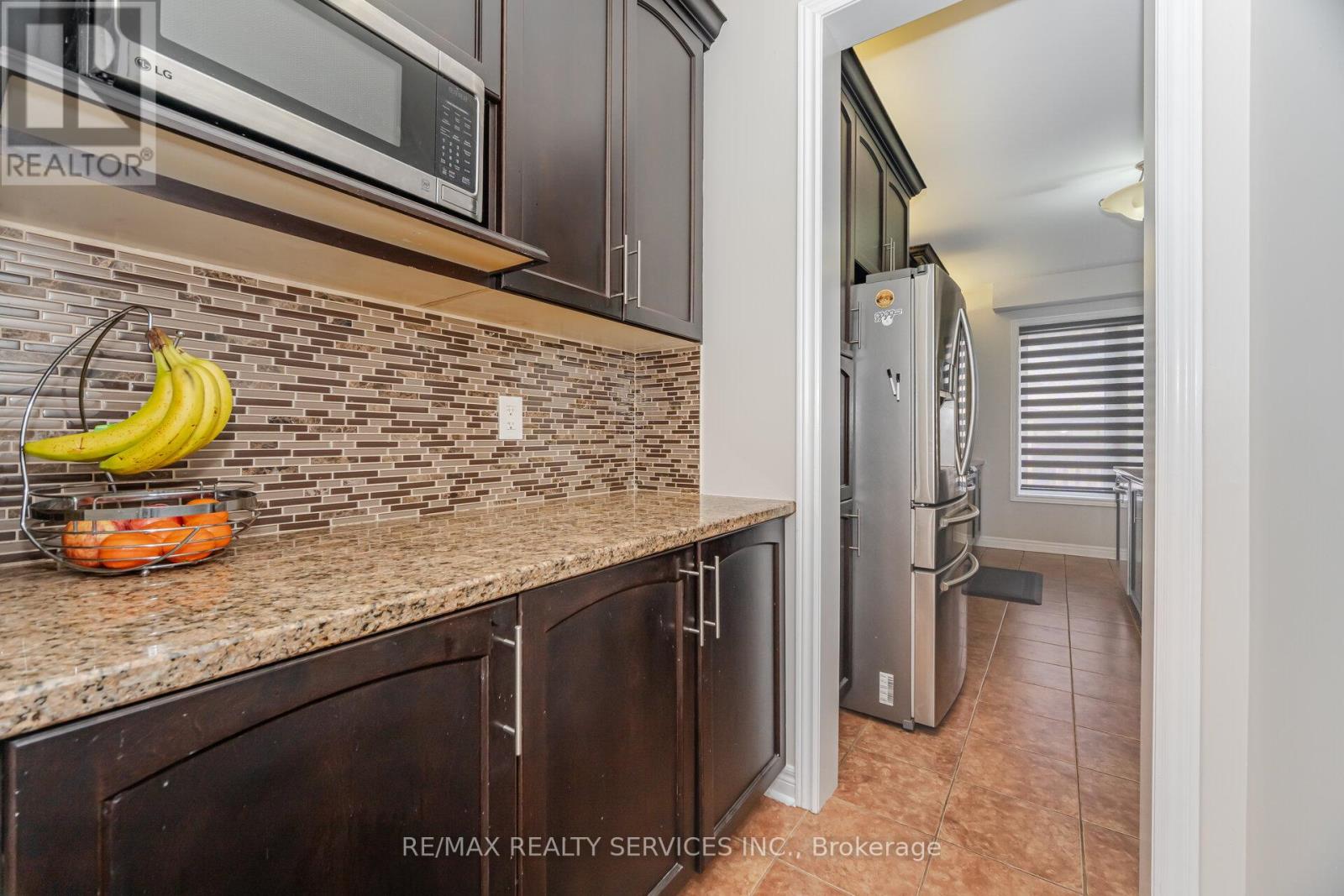 232 Sussexvale Drive, Brampton, Ontario  L6R 3S3 - Photo 16 - W12417576