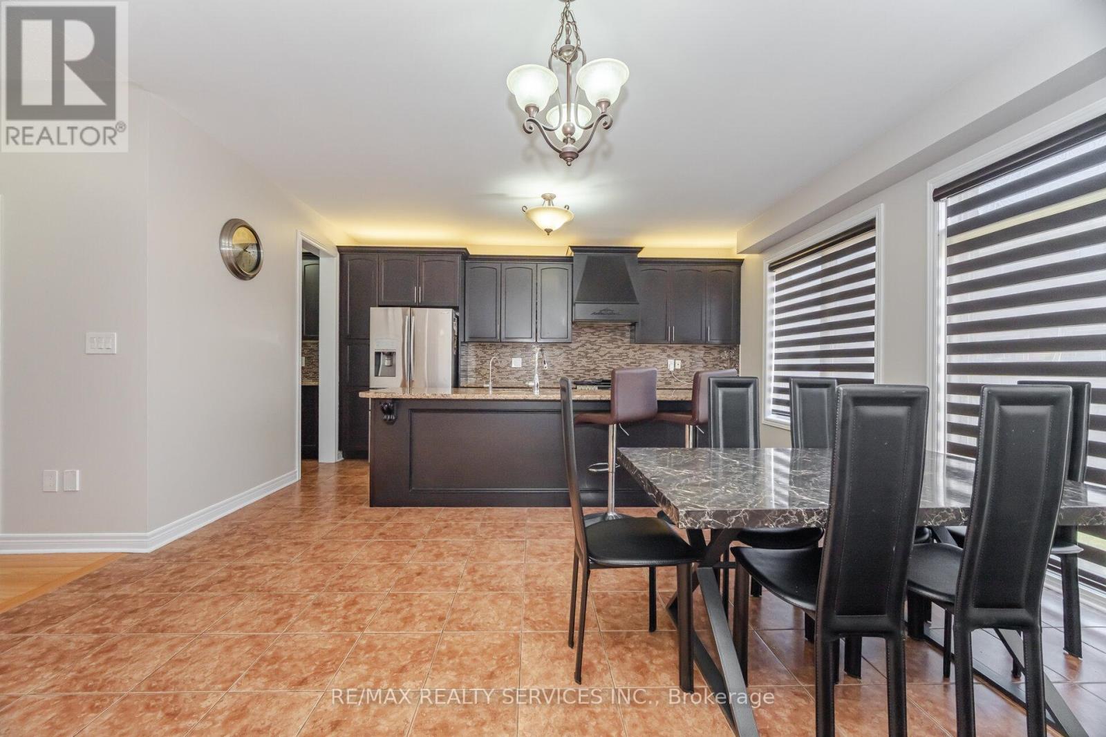 232 Sussexvale Drive, Brampton, Ontario  L6R 3S3 - Photo 19 - W12417576