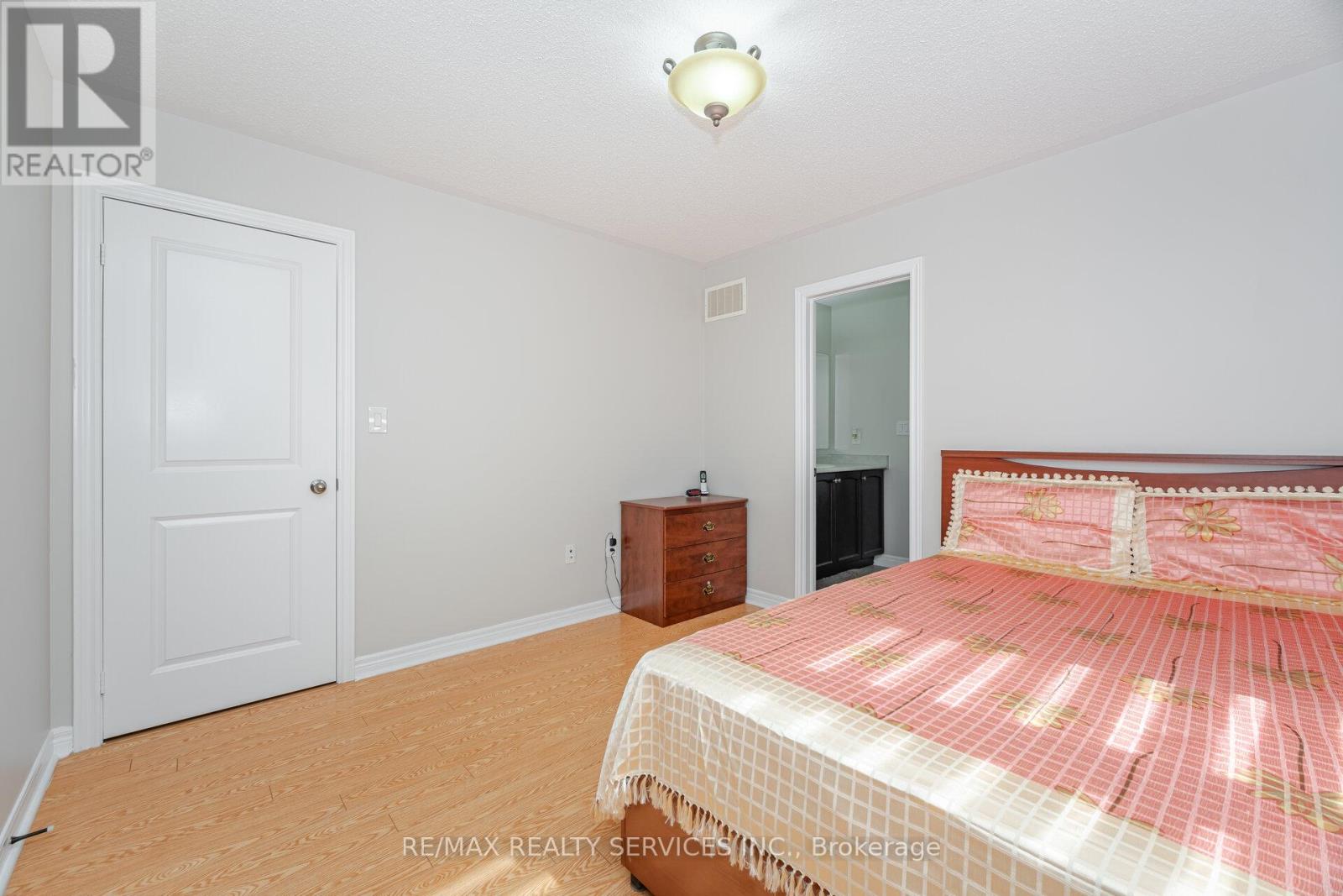 232 Sussexvale Drive, Brampton, Ontario  L6R 3S3 - Photo 40 - W12417576