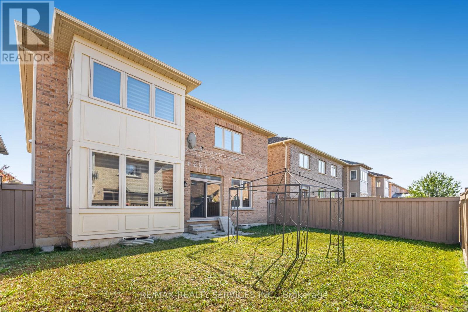 232 Sussexvale Drive, Brampton, Ontario  L6R 3S3 - Photo 48 - W12417576