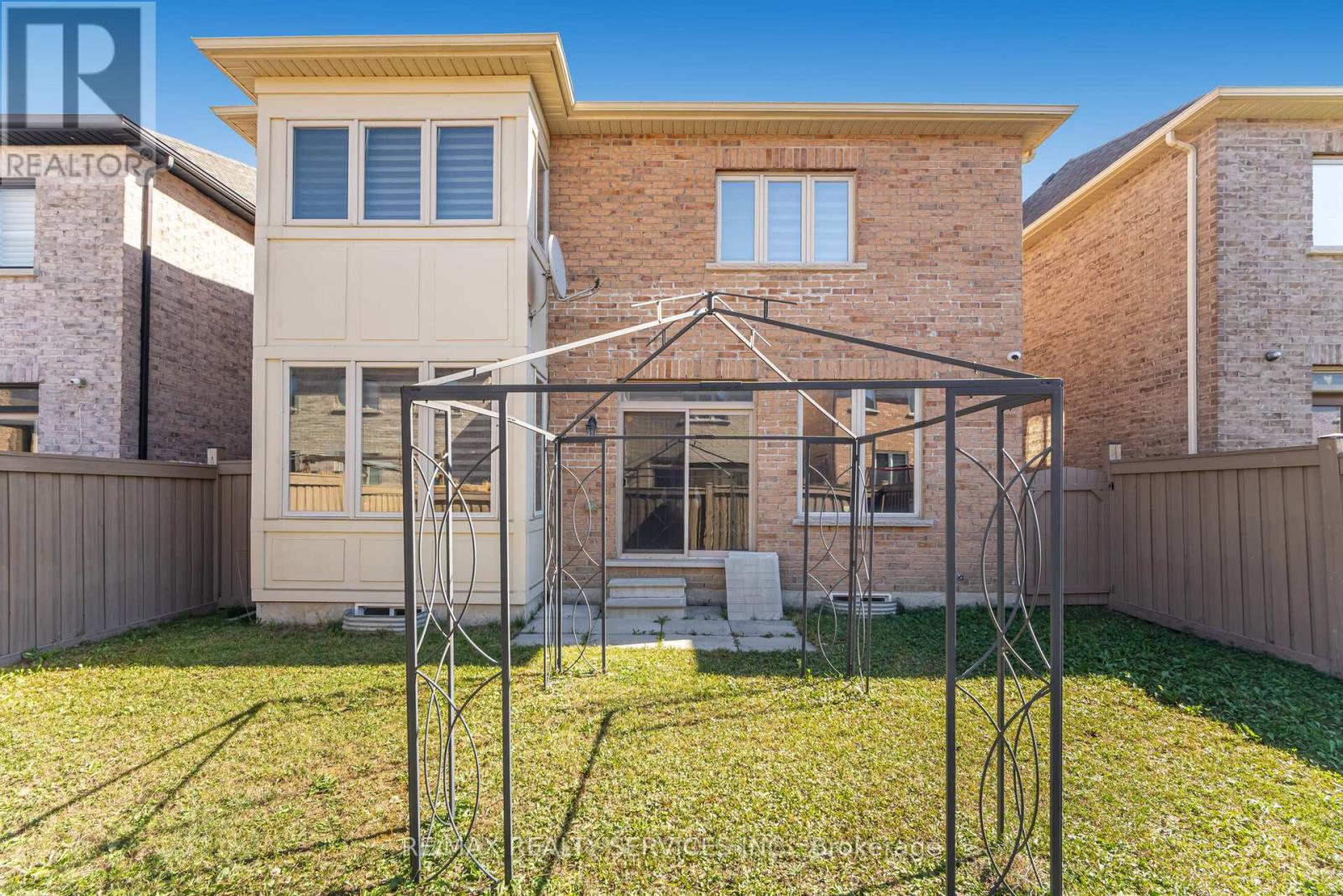 232 Sussexvale Drive, Brampton, Ontario  L6R 3S3 - Photo 49 - W12417576
