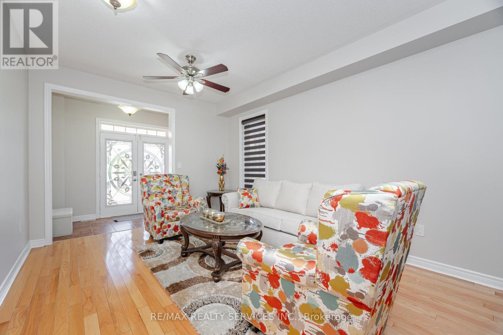 232 Sussexvale Drive, Brampton, Ontario  L6R 3S3 - Photo 7 - W12417576