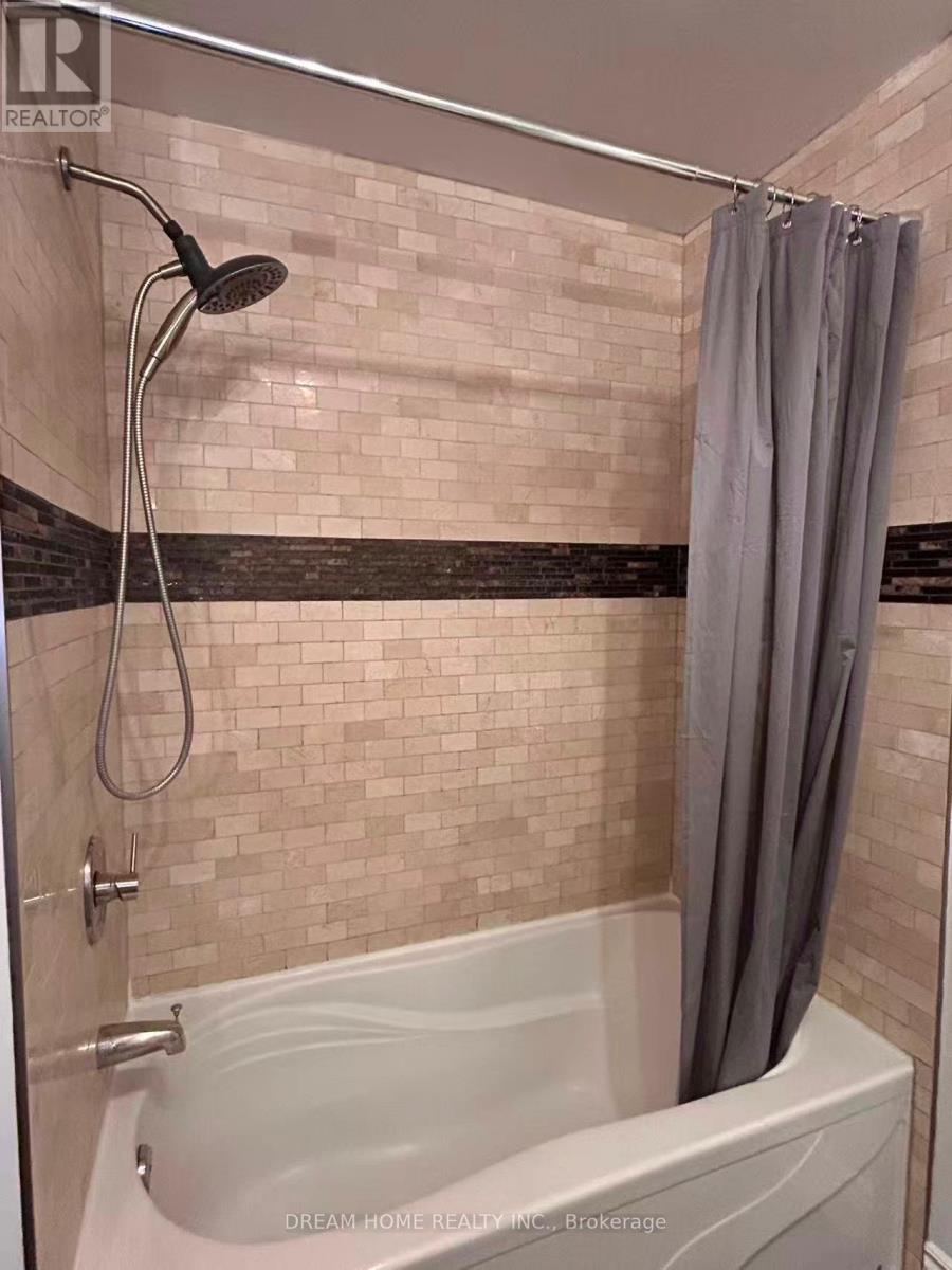 2743 Hammond Road, Mississauga, Ontario  L5K 2M5 - Photo 3 - W12417582
