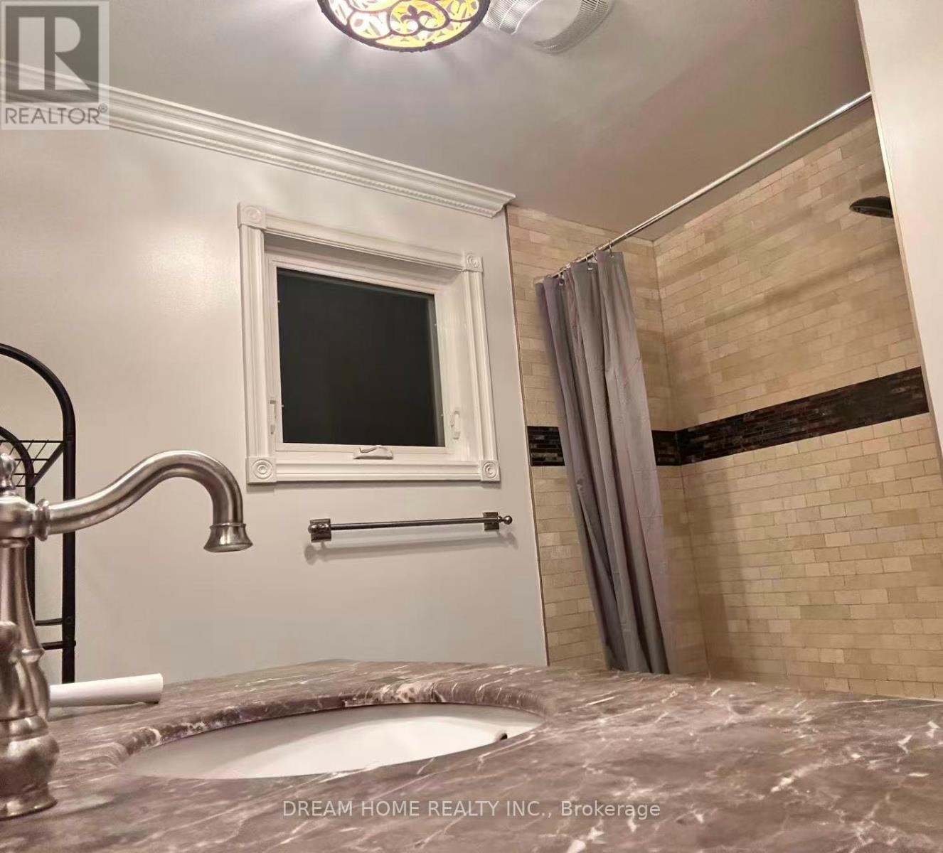 2743 Hammond Road, Mississauga, Ontario  L5K 2M5 - Photo 4 - W12417582