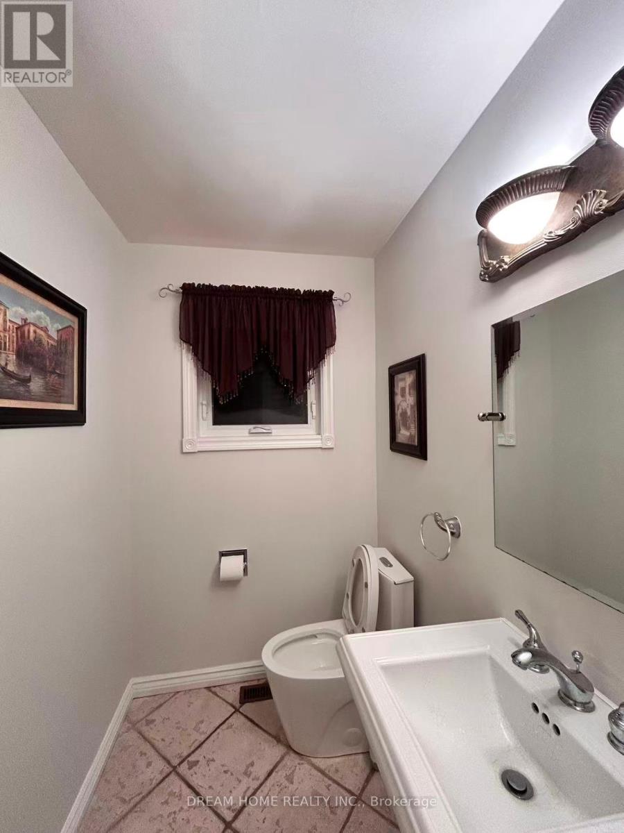 2743 Hammond Road, Mississauga, Ontario  L5K 2M5 - Photo 5 - W12417582