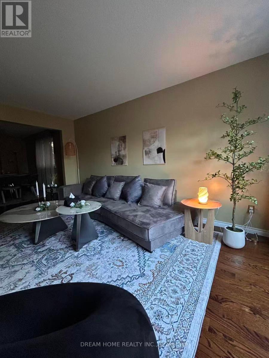 2743 Hammond Road, Mississauga, Ontario  L5K 2M5 - Photo 7 - W12417582