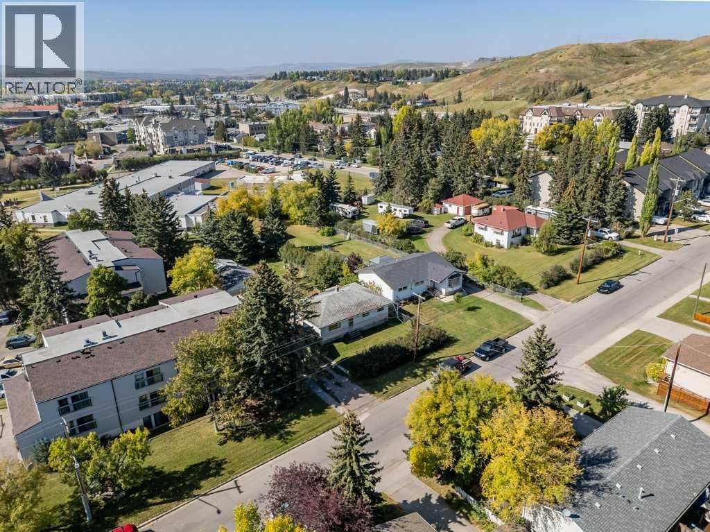 217 Ross Avenue, Cochrane, Alberta  T4C 1C9 - Photo 4 - A2258907