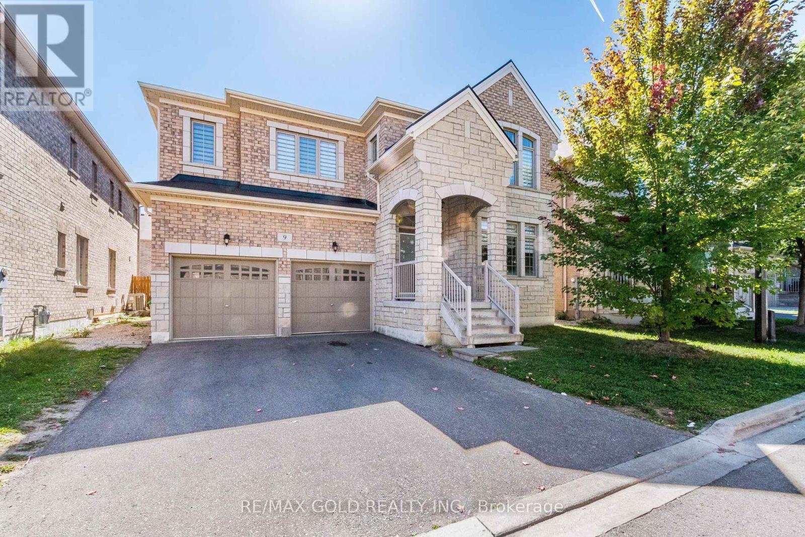 9 Venue Road, Brampton, Ontario  L6P 4E5 - Photo 1 - W12417586