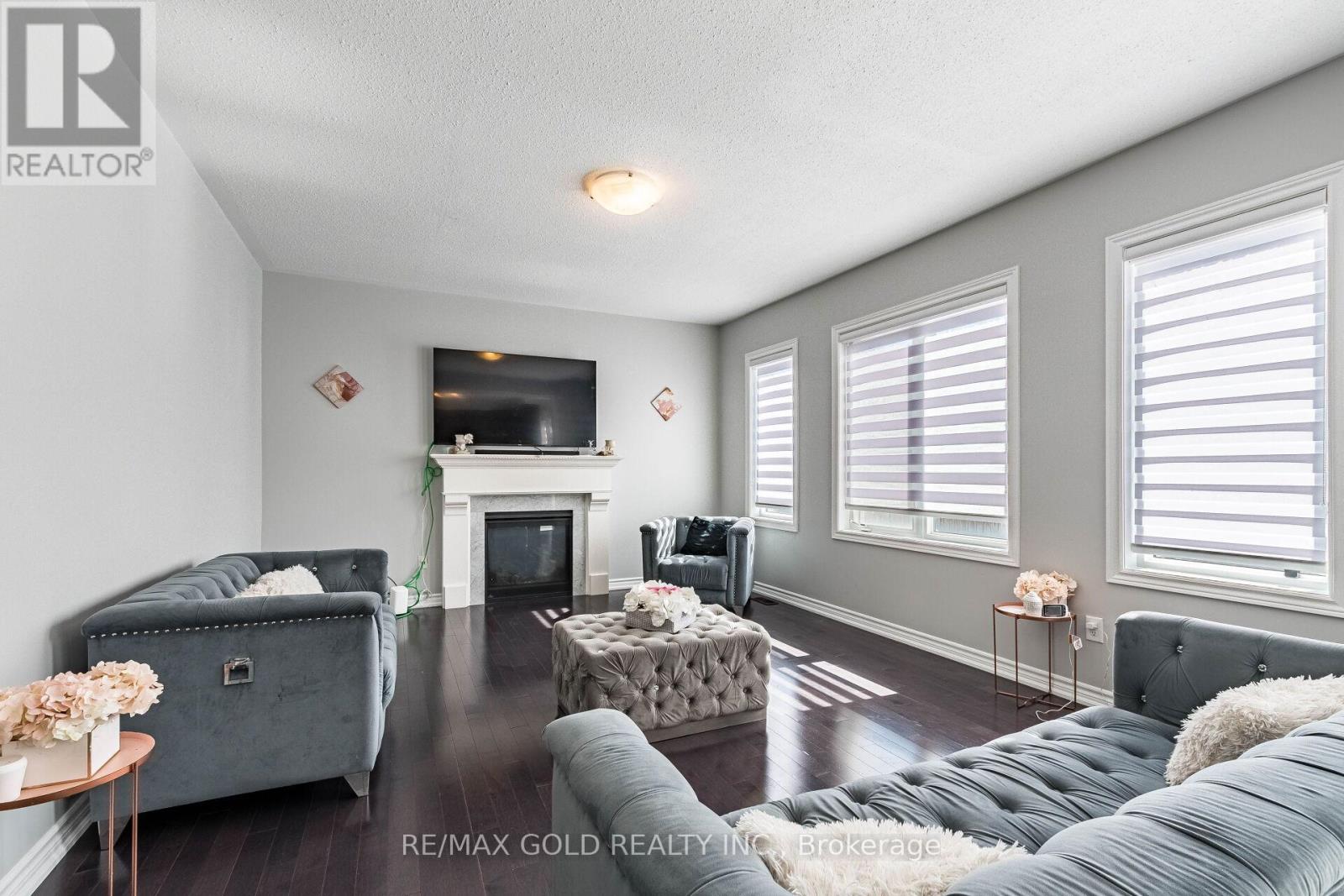 9 Venue Road, Brampton, Ontario  L6P 4E5 - Photo 12 - W12417586