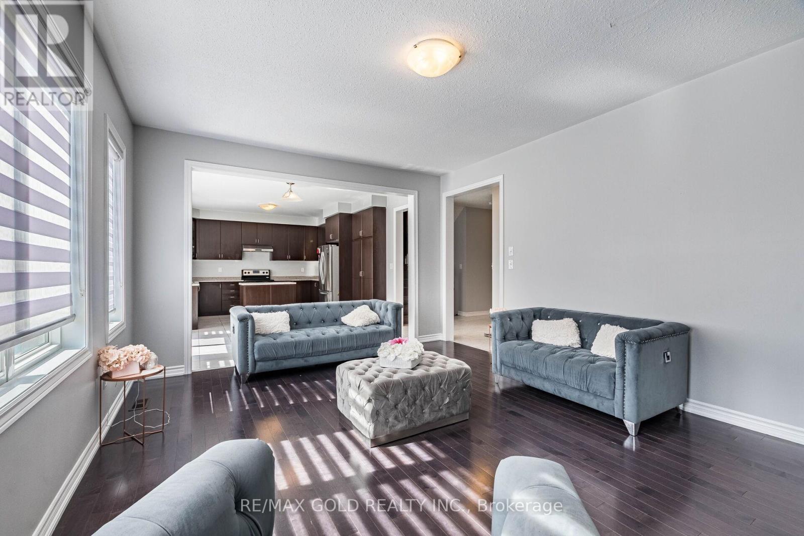 9 Venue Road, Brampton, Ontario  L6P 4E5 - Photo 14 - W12417586
