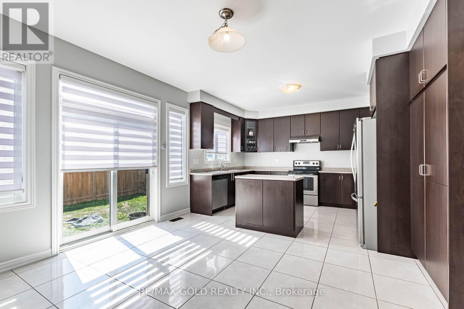 9 Venue Road, Brampton, Ontario  L6P 4E5 - Photo 16 - W12417586
