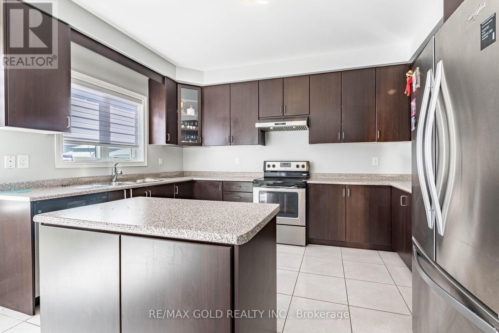9 Venue Road, Brampton, Ontario  L6P 4E5 - Photo 19 - W12417586