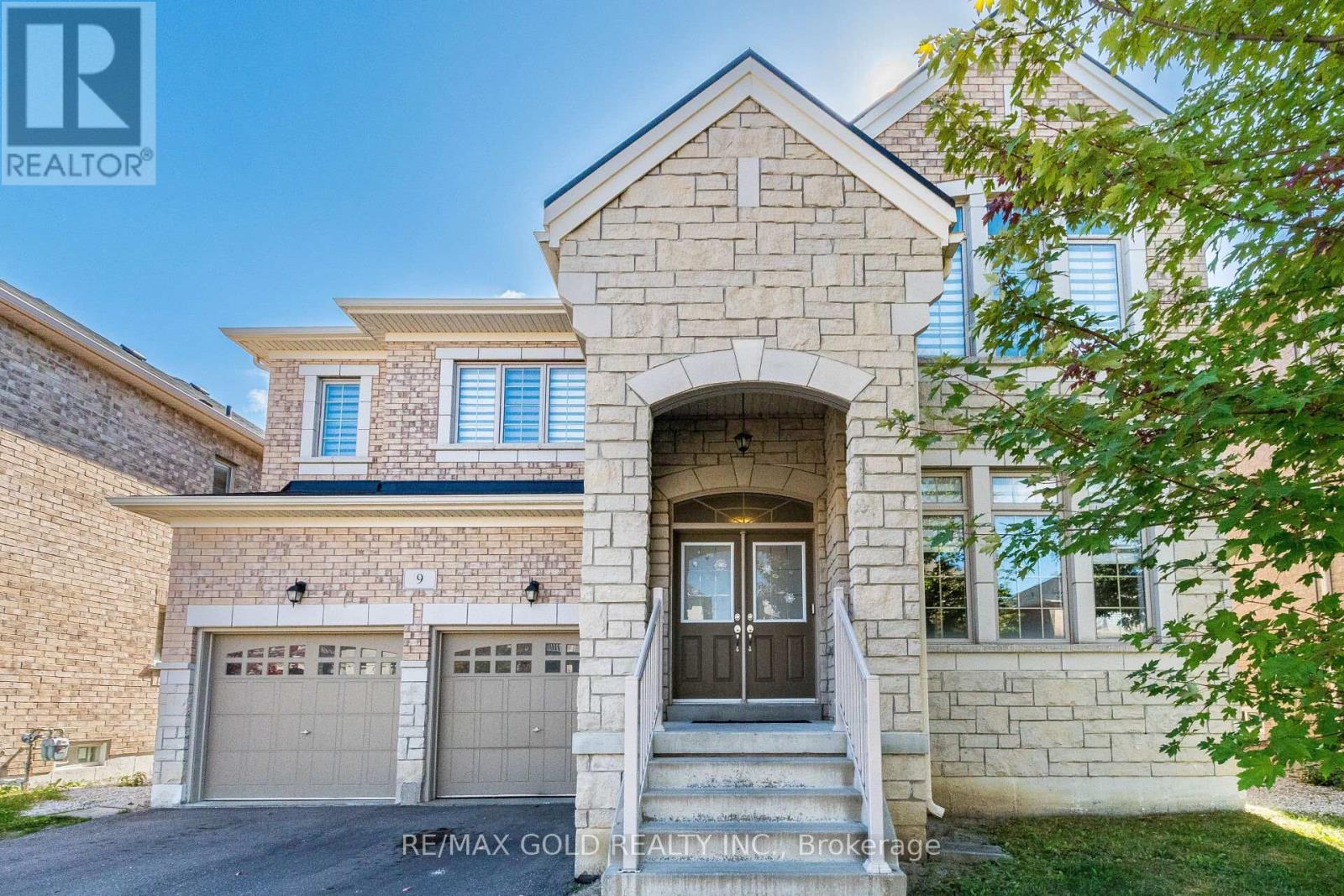 9 Venue Road, Brampton, Ontario  L6P 4E5 - Photo 2 - W12417586