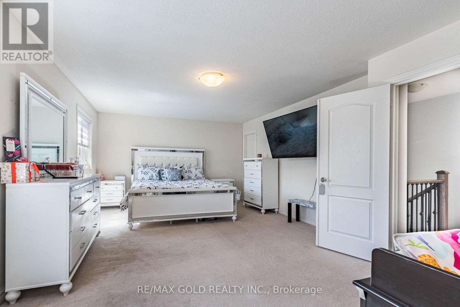 9 Venue Road, Brampton, Ontario  L6P 4E5 - Photo 30 - W12417586
