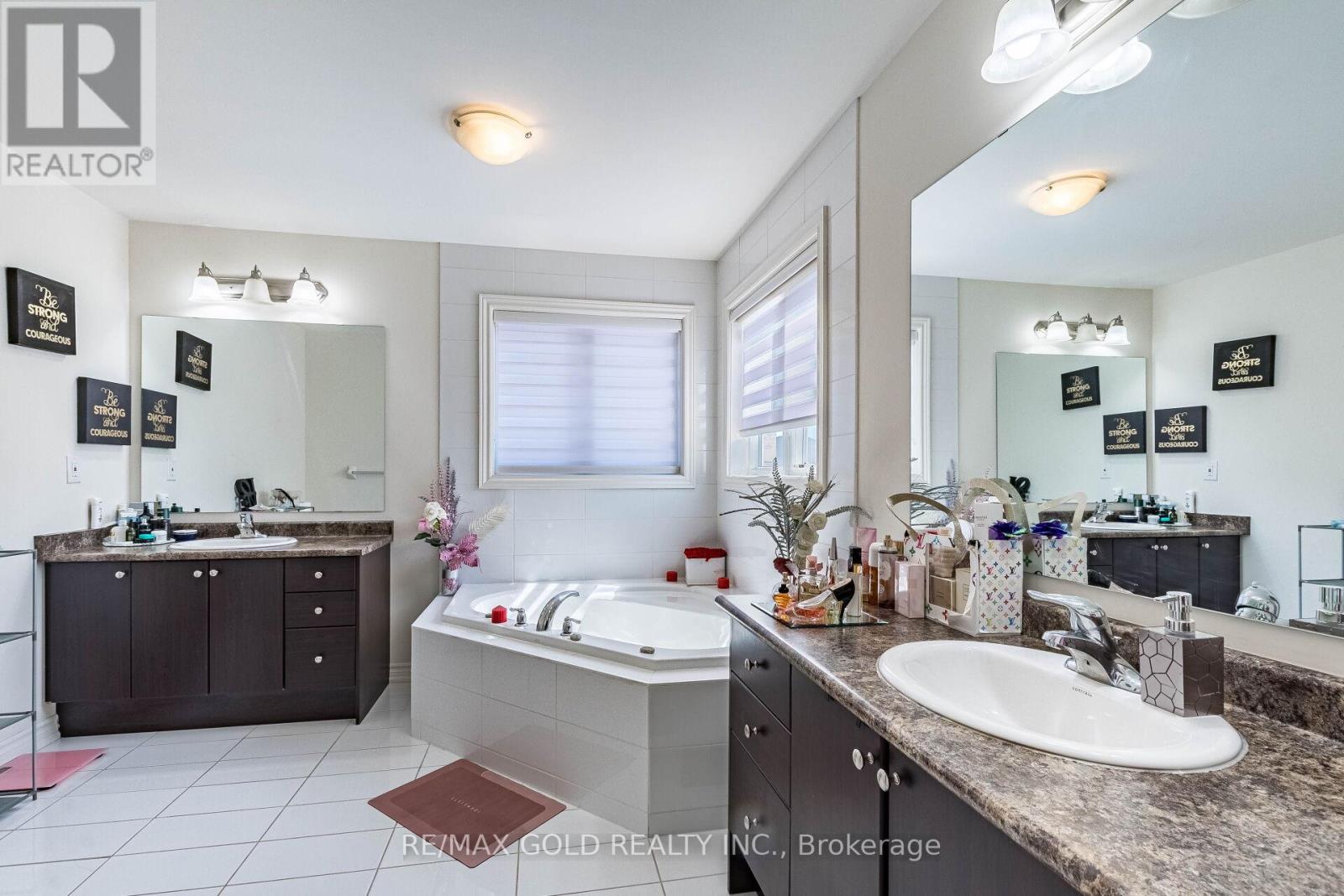 9 Venue Road, Brampton, Ontario  L6P 4E5 - Photo 32 - W12417586