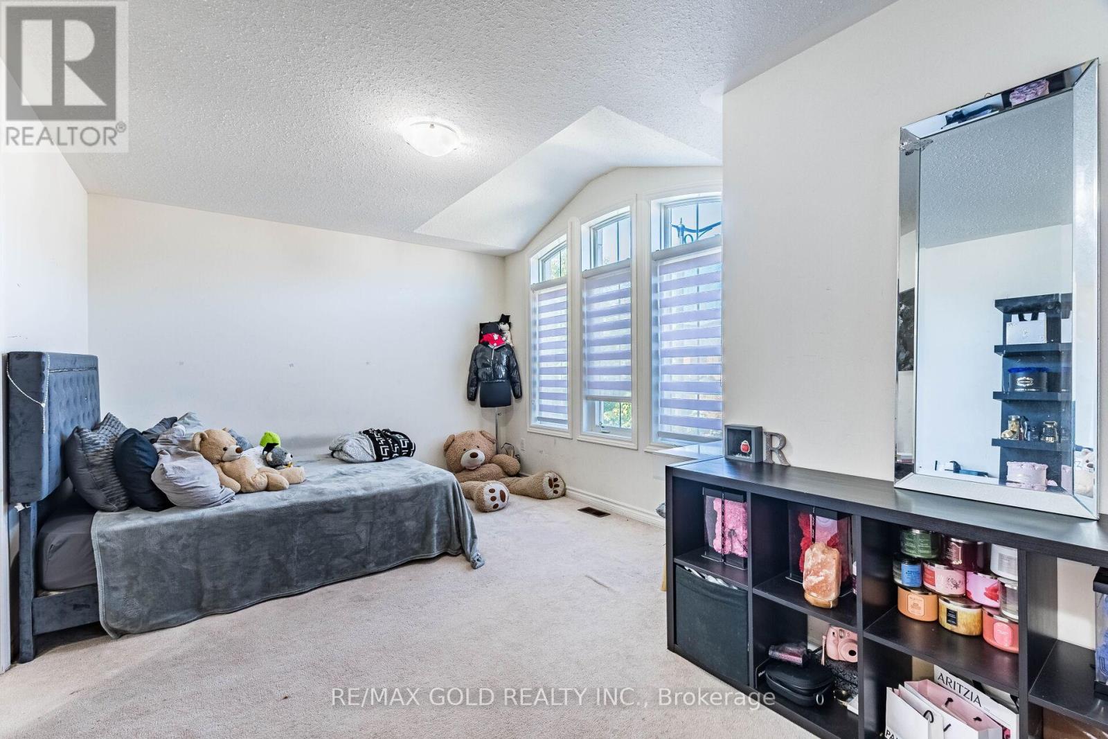 9 Venue Road, Brampton, Ontario  L6P 4E5 - Photo 33 - W12417586