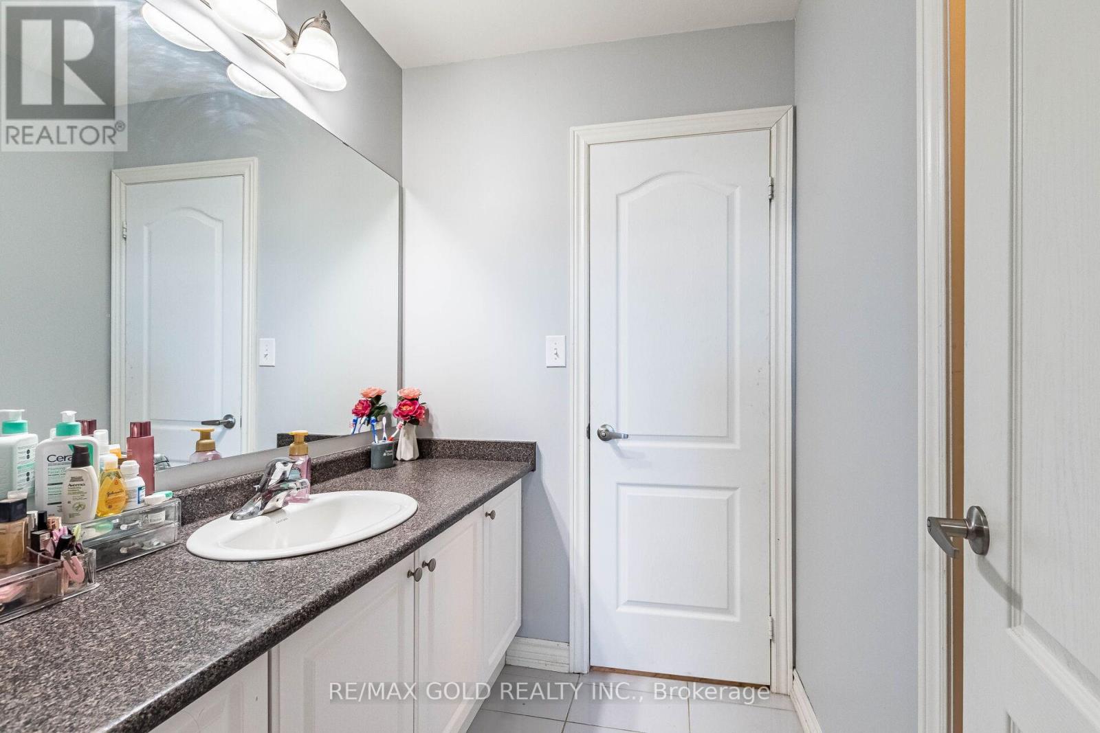 9 Venue Road, Brampton, Ontario  L6P 4E5 - Photo 35 - W12417586