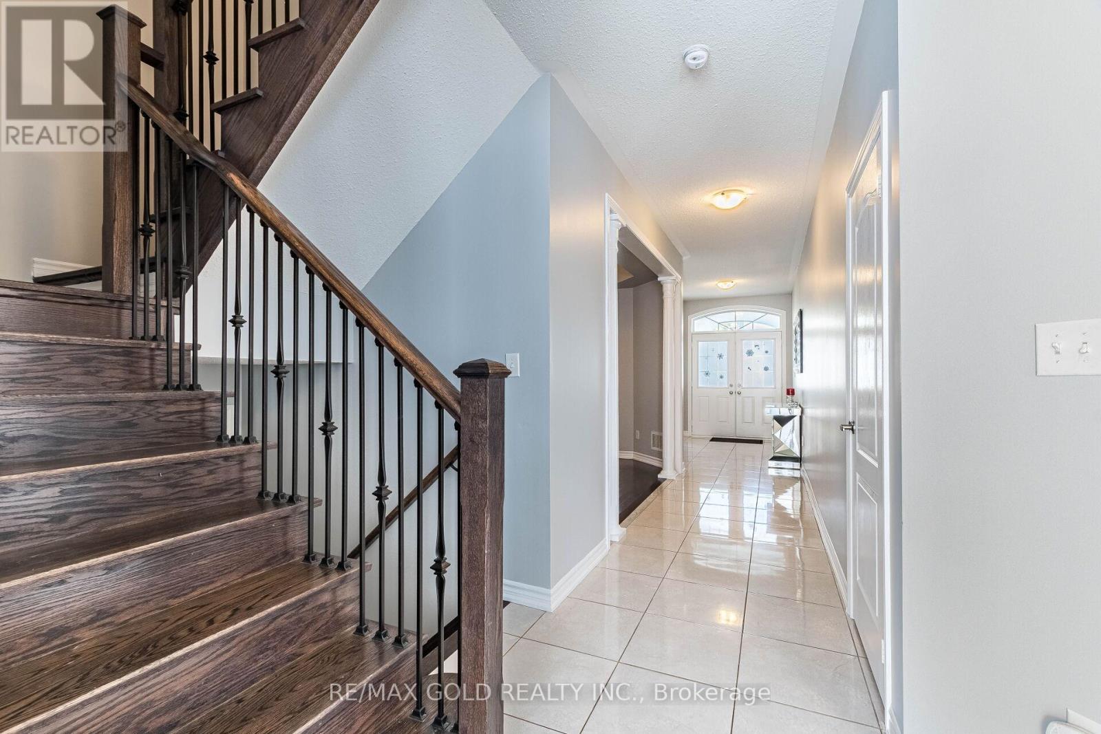 9 Venue Road, Brampton, Ontario  L6P 4E5 - Photo 6 - W12417586