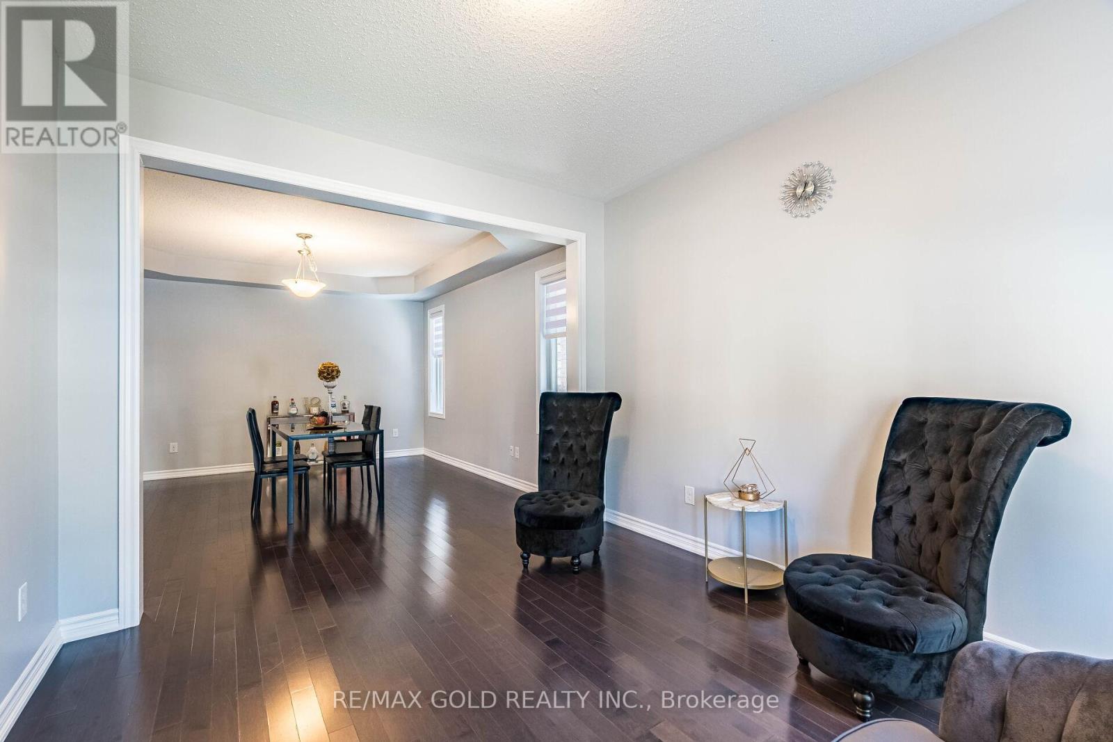 9 Venue Road, Brampton, Ontario  L6P 4E5 - Photo 8 - W12417586