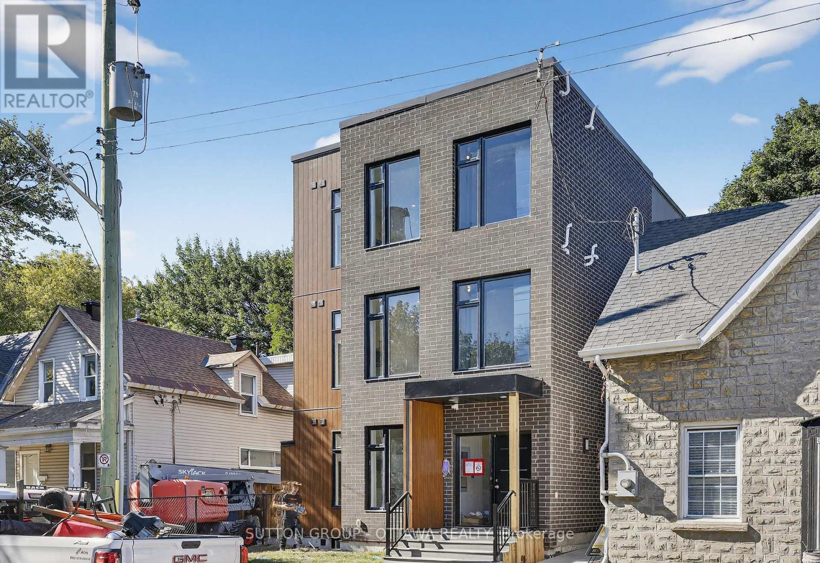 1 - 123 Harvey Street, Ottawa, Ontario  K1S 0A8 - Photo 2 - X12417606