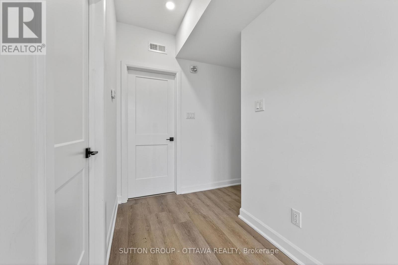 1 - 123 Harvey Street, Ottawa, Ontario  K1S 0A8 - Photo 4 - X12417606