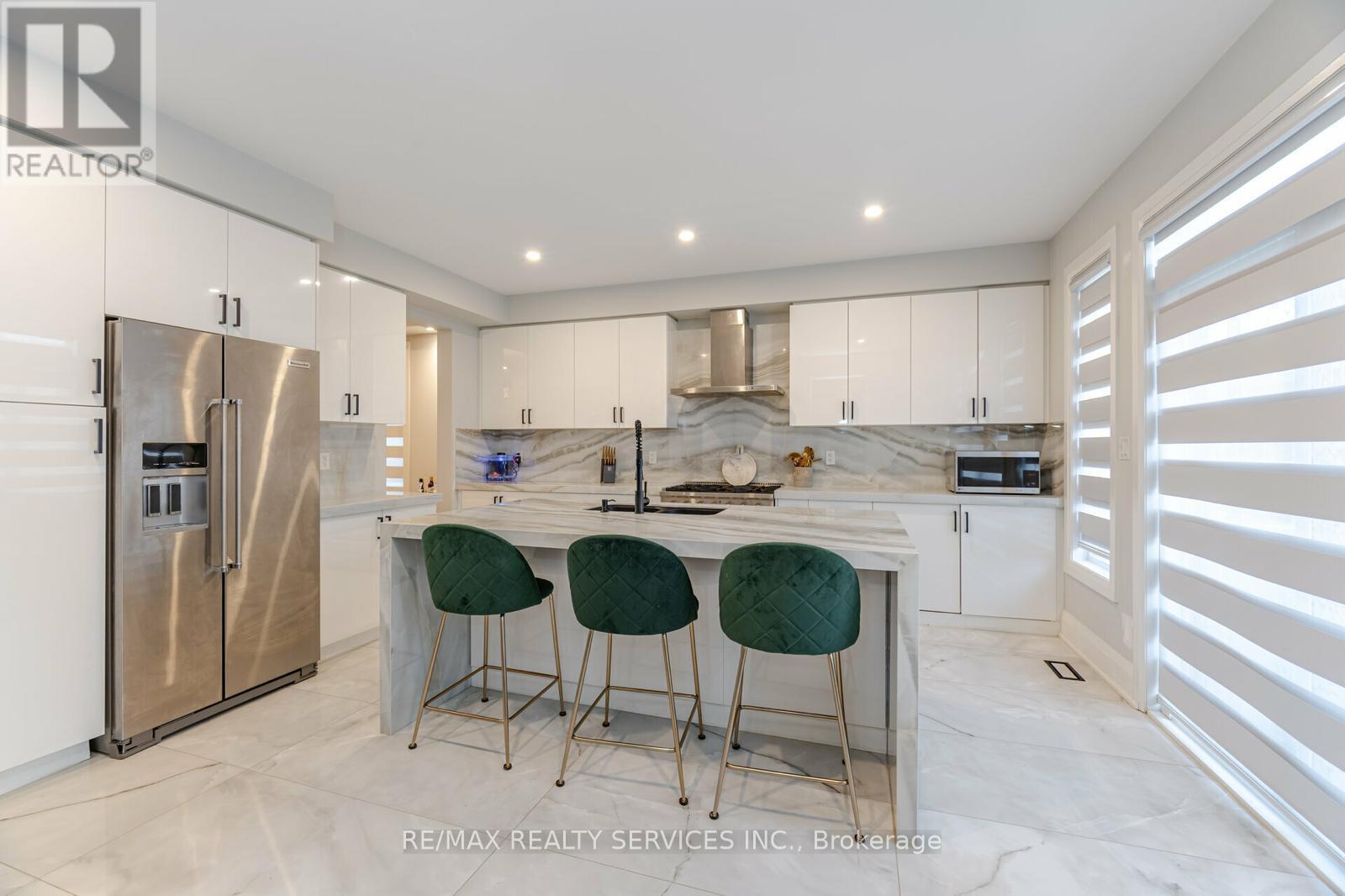 7 Byblos Court, East Gwillimbury, Ontario  L6N 0T3 - Photo 13 - N12417611